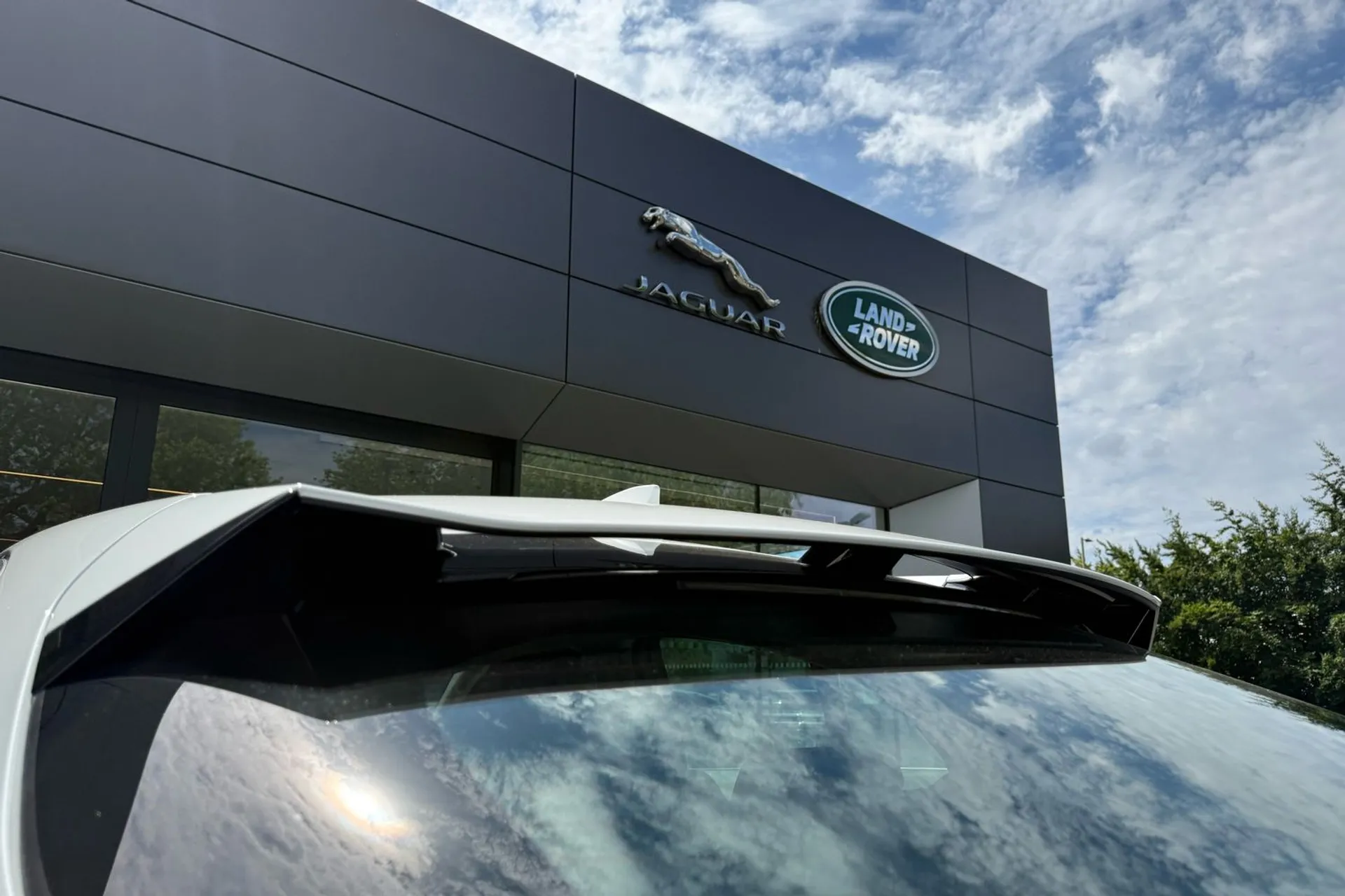 Jaguar I-PACE thumbnail image number 30