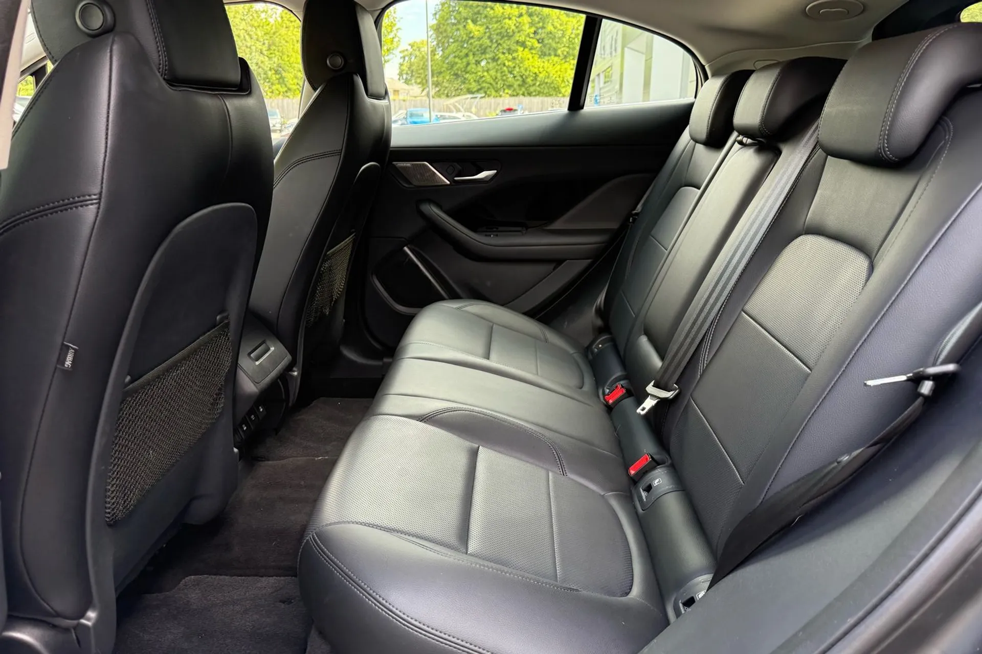 Jaguar I-PACE thumbnail image number 45