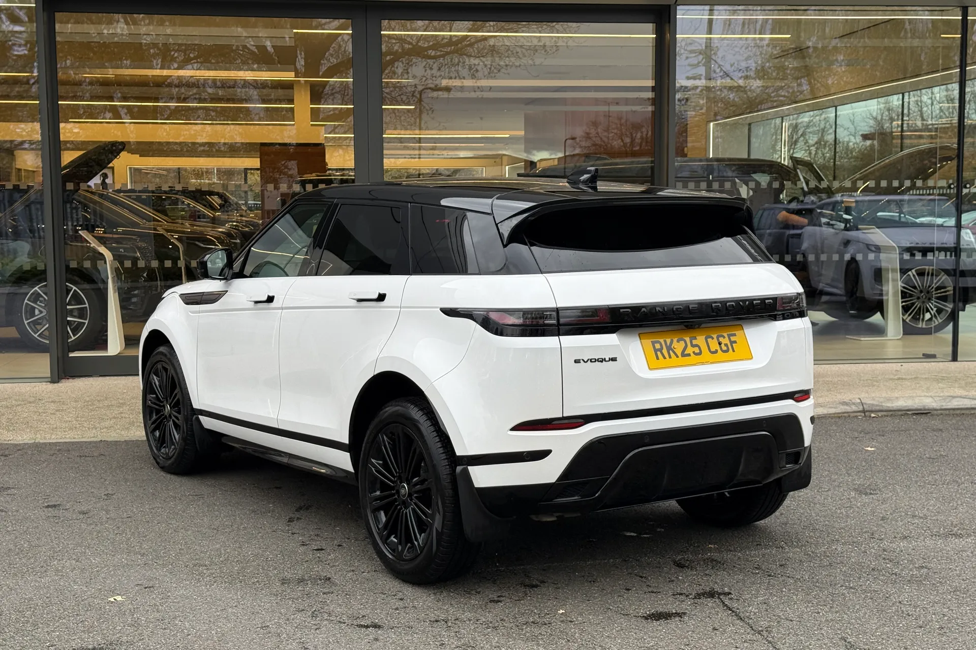 LAND ROVER RANGE ROVER EVOQUE thumbnail image number 2