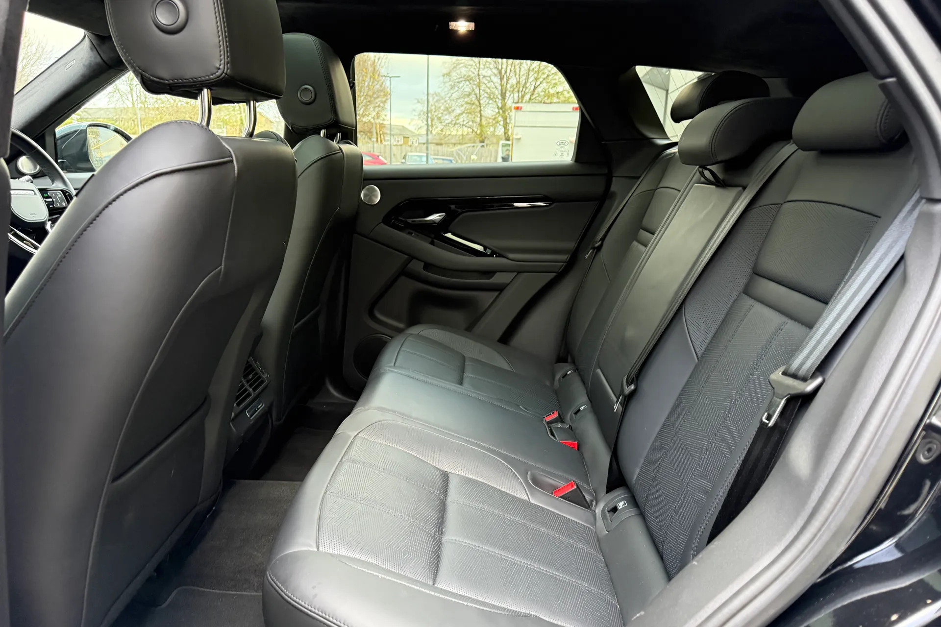 LAND ROVER RANGE ROVER EVOQUE thumbnail image number 4