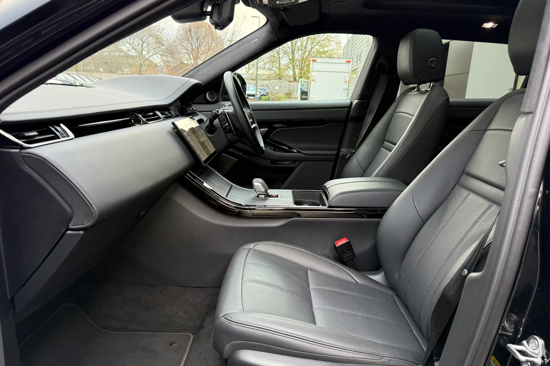 LAND ROVER RANGE ROVER EVOQUE thumbnail image number 3