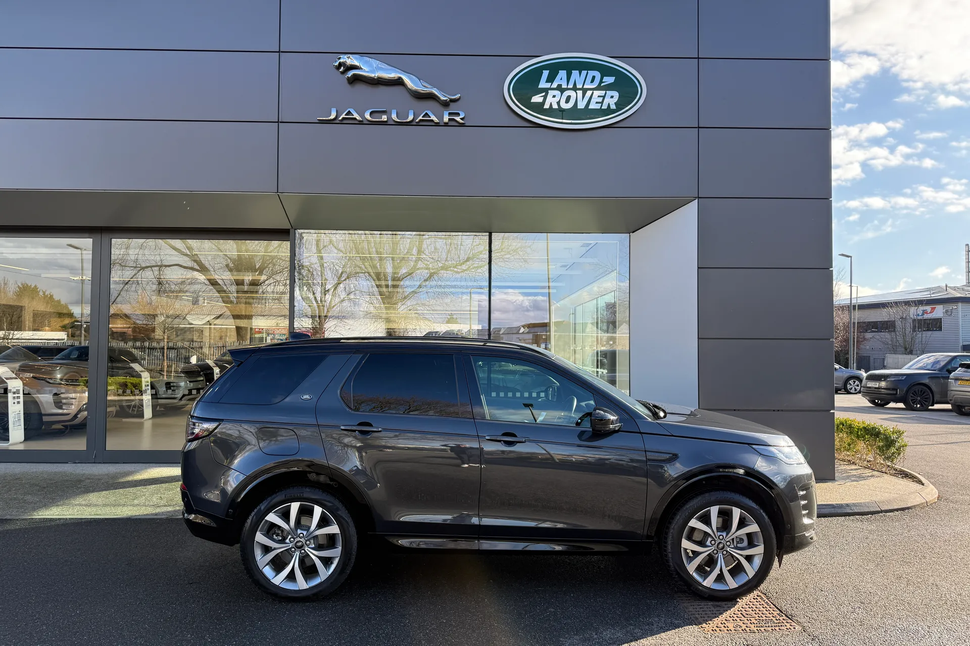 LAND ROVER DISCOVERY SPORT thumbnail image number 2