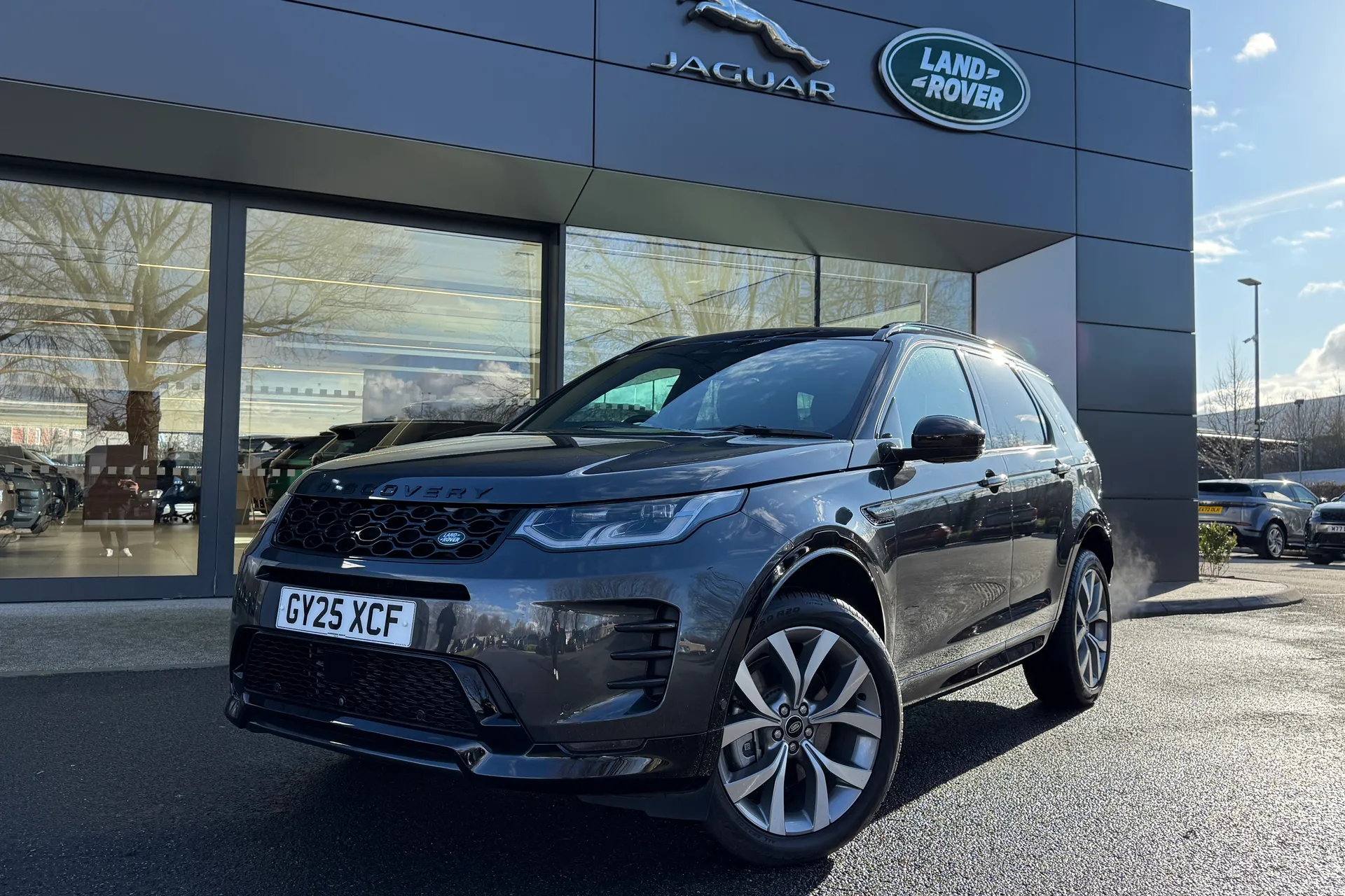 LAND ROVER DISCOVERY SPORT focused image