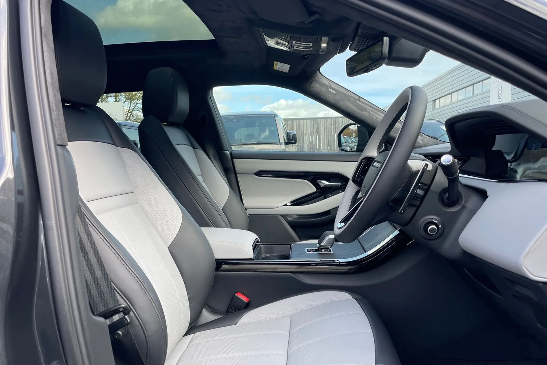 LAND ROVER RANGE ROVER EVOQUE thumbnail image number 38