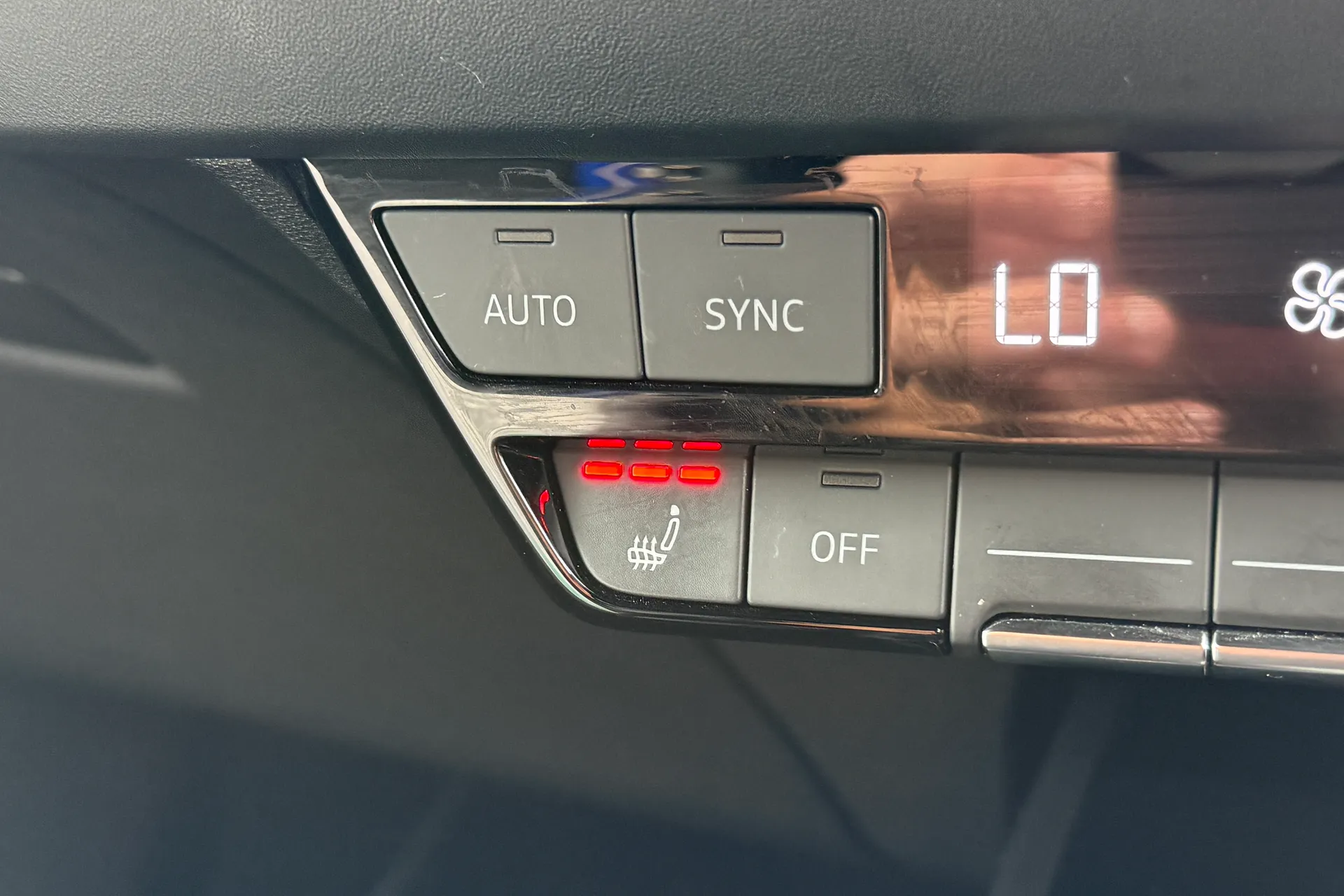 Audi Q4 thumbnail image number 26