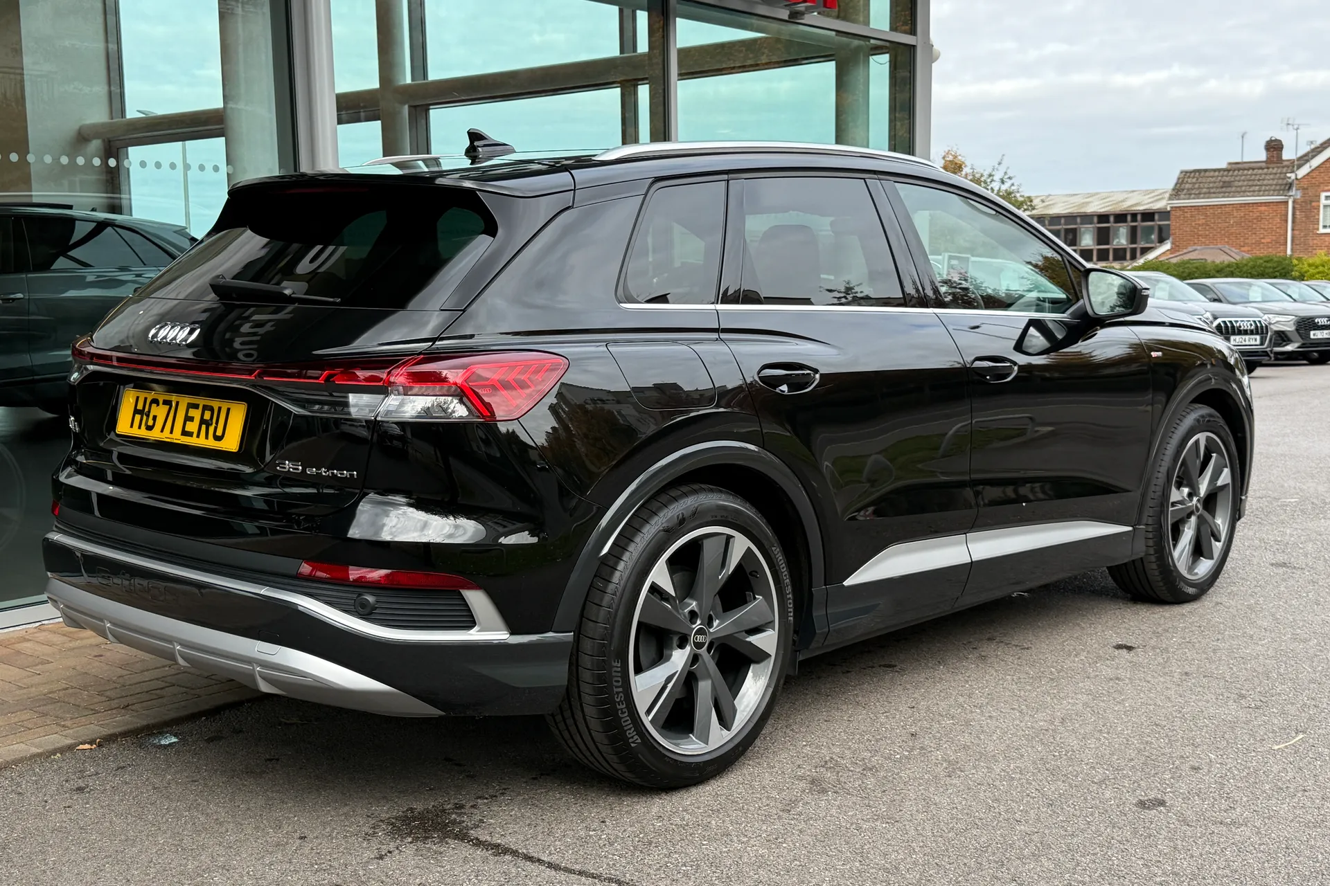 Audi Q4 thumbnail image number 6