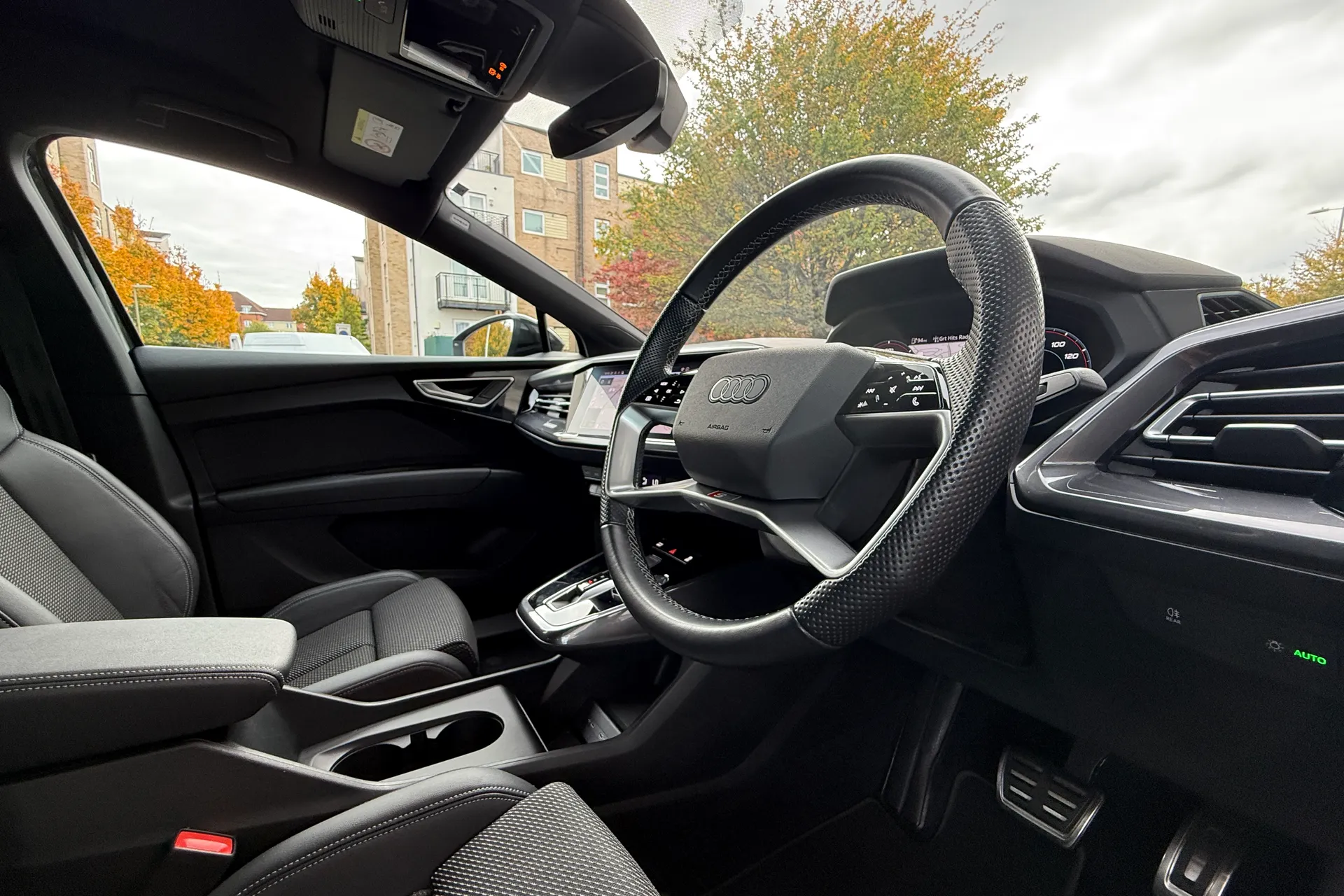 Audi Q4 thumbnail image number 10