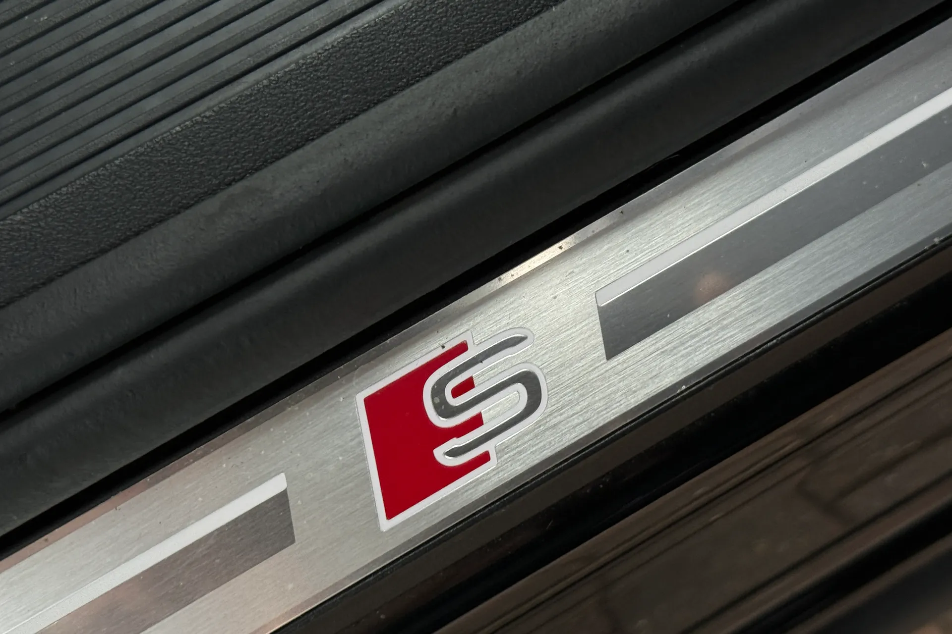 Audi Q4 thumbnail image number 32