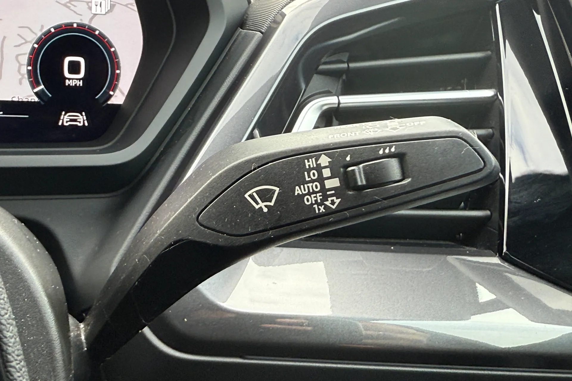 Audi Q4 thumbnail image number 15