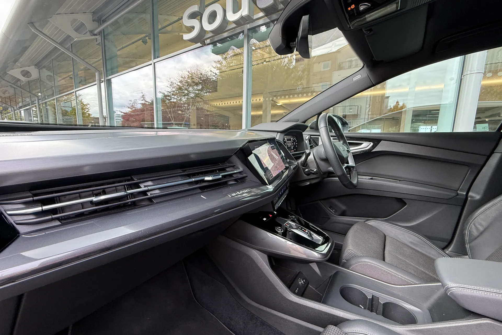 Audi Q4 thumbnail image number 9