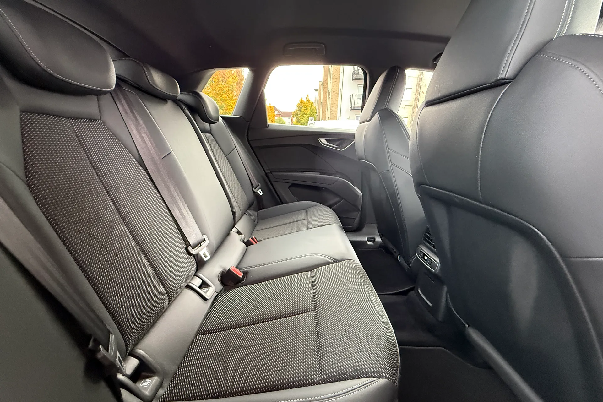 Audi Q4 thumbnail image number 36