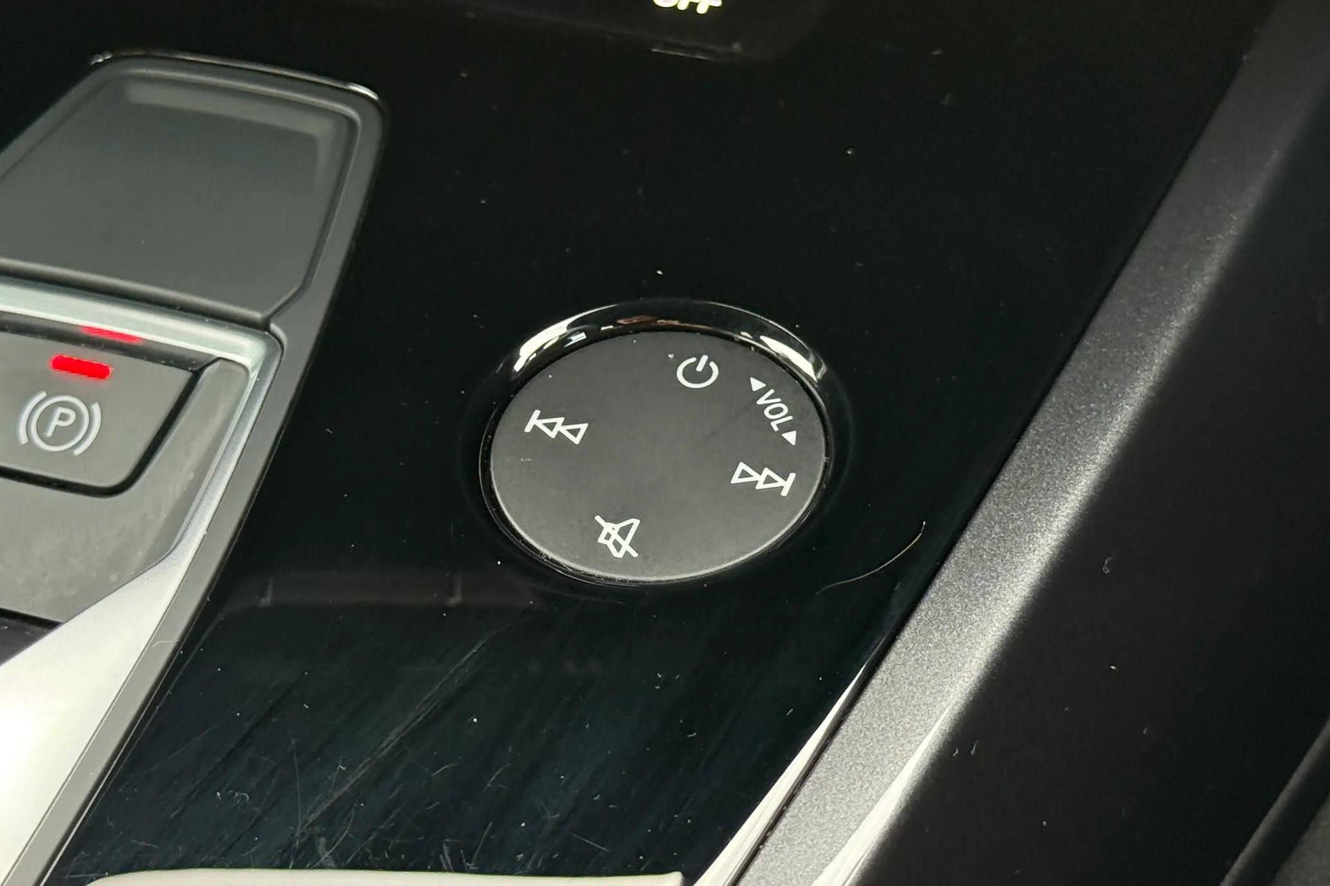 Audi Q4 thumbnail image number 24