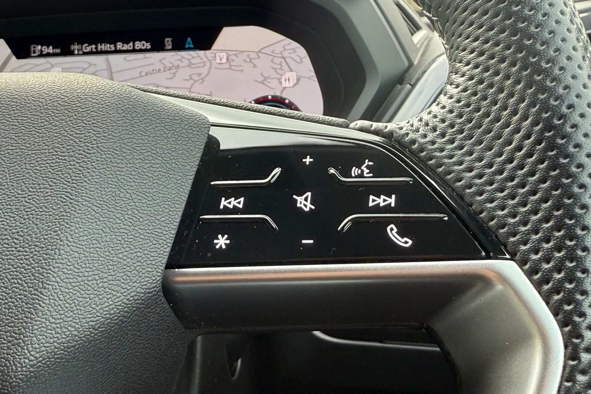 Audi Q4 thumbnail image number 12