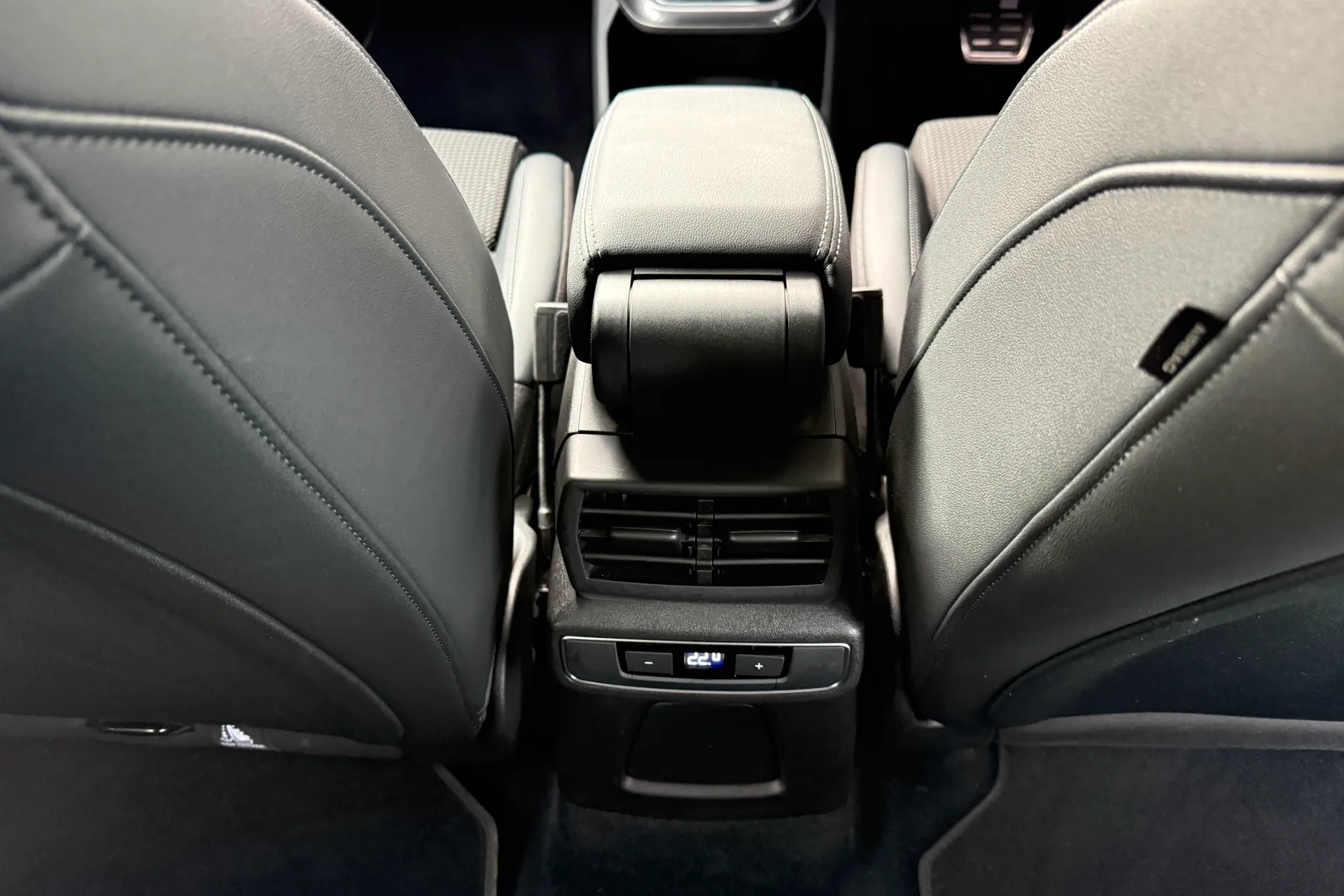 Audi Q4 thumbnail image number 38