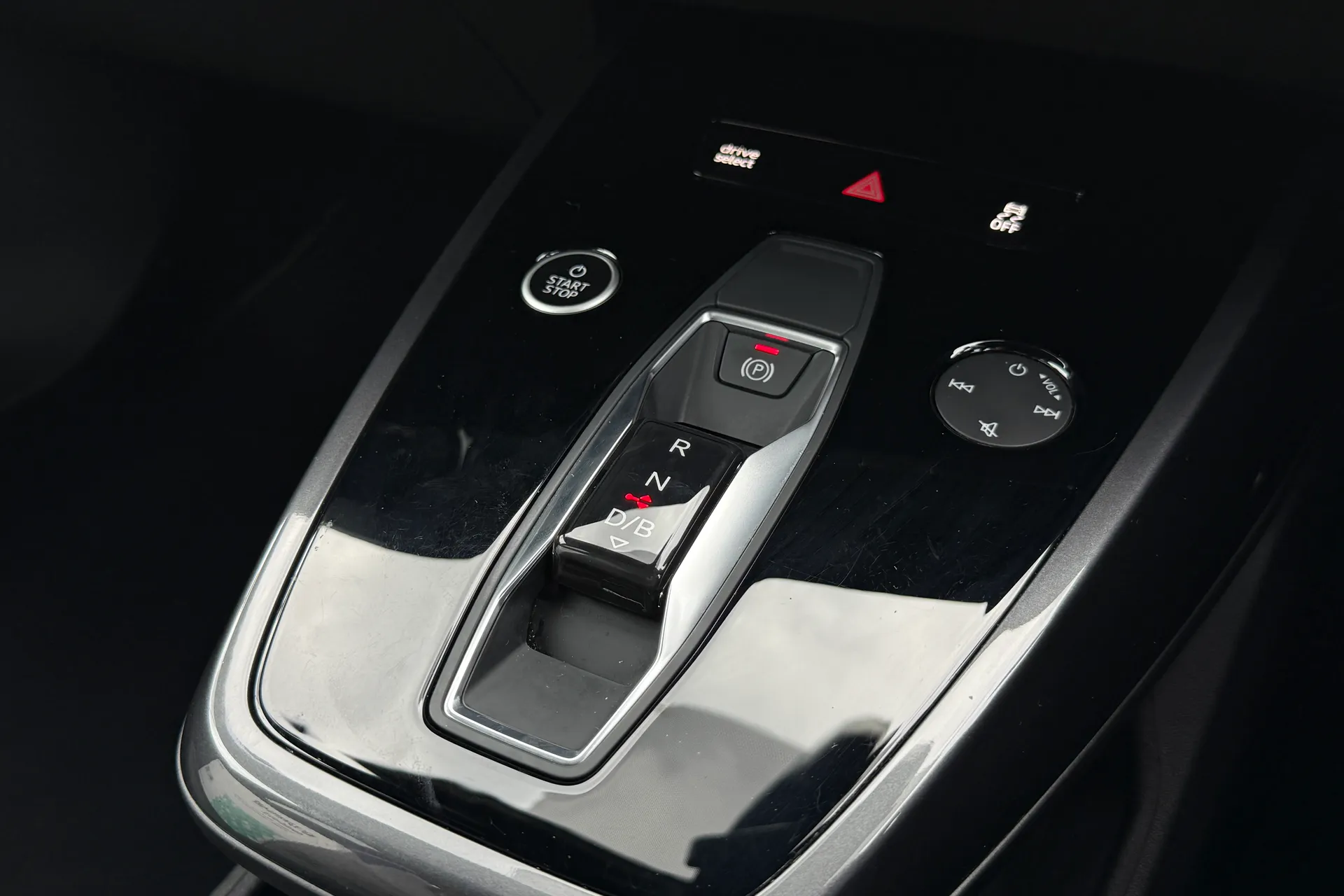 Audi Q4 thumbnail image number 22