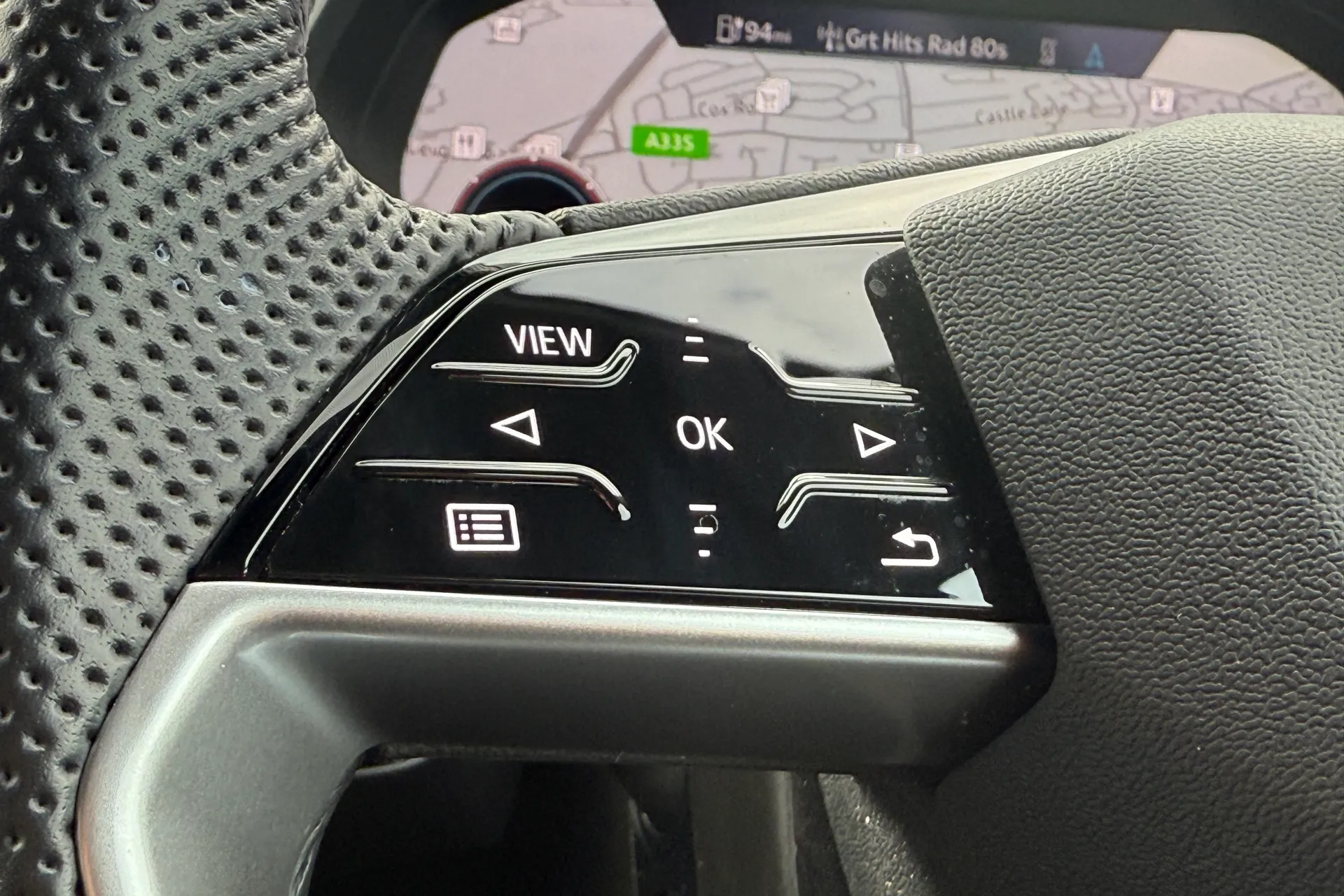 Audi Q4 thumbnail image number 11