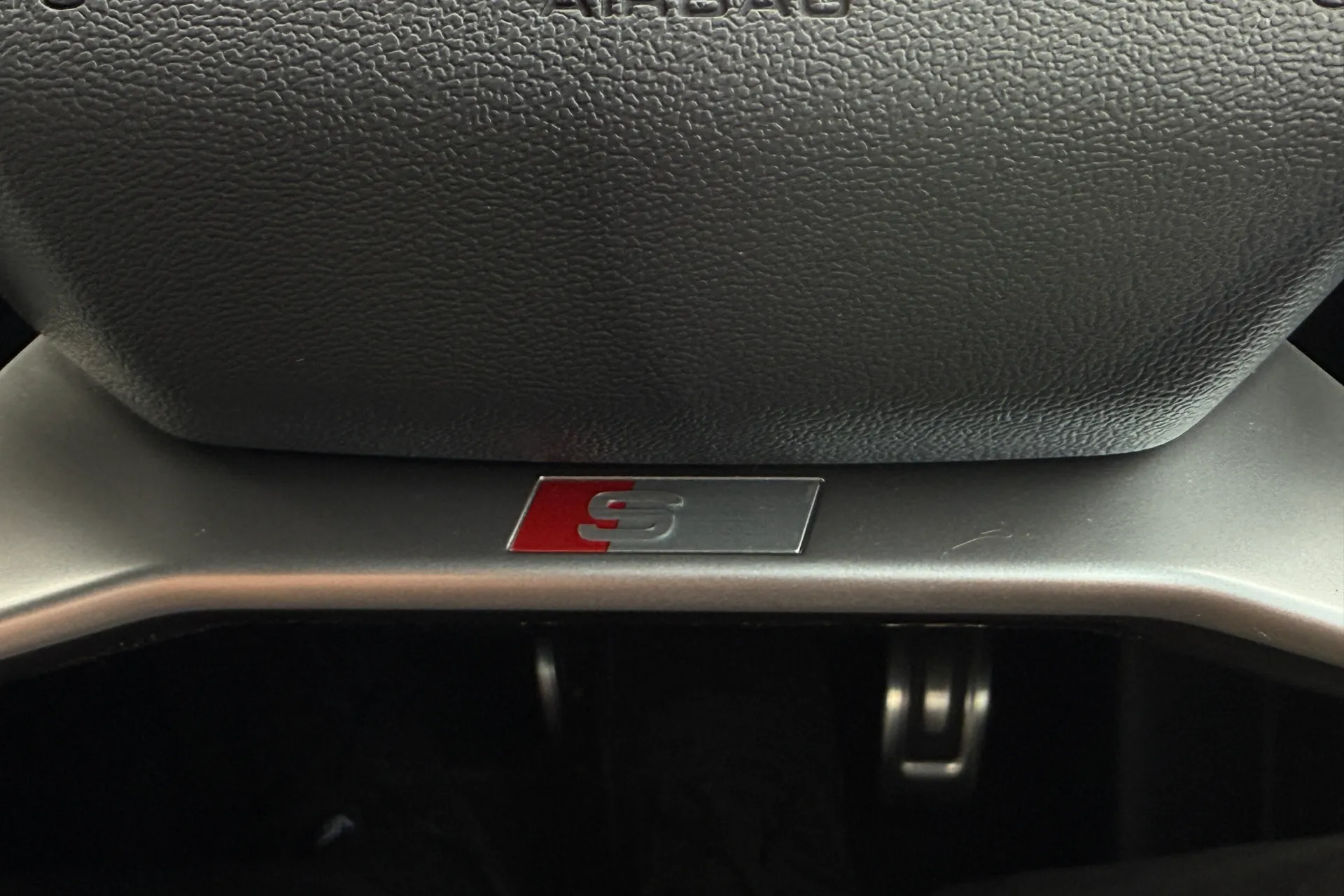 Audi Q4 thumbnail image number 13