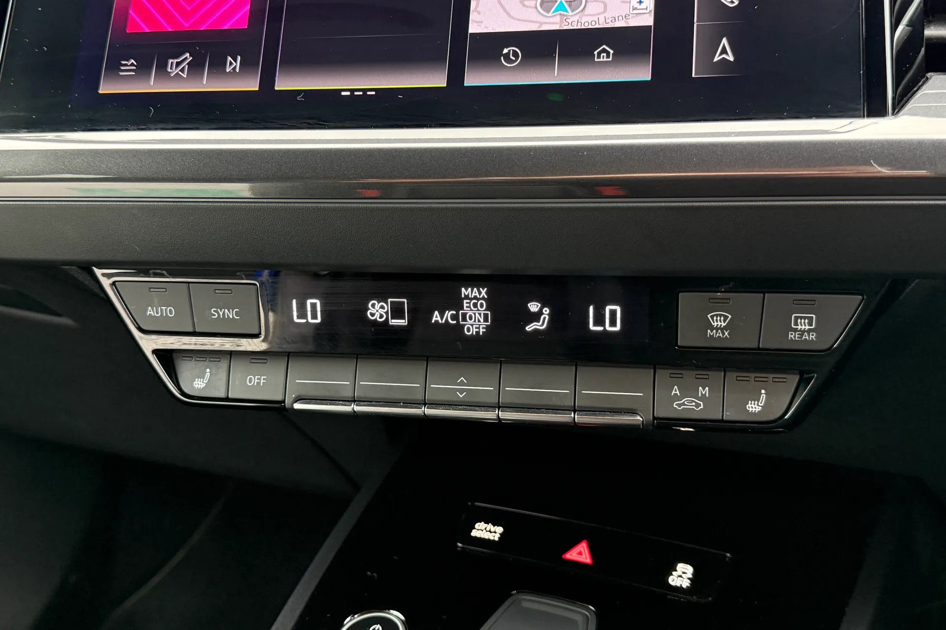 Audi Q4 thumbnail image number 25