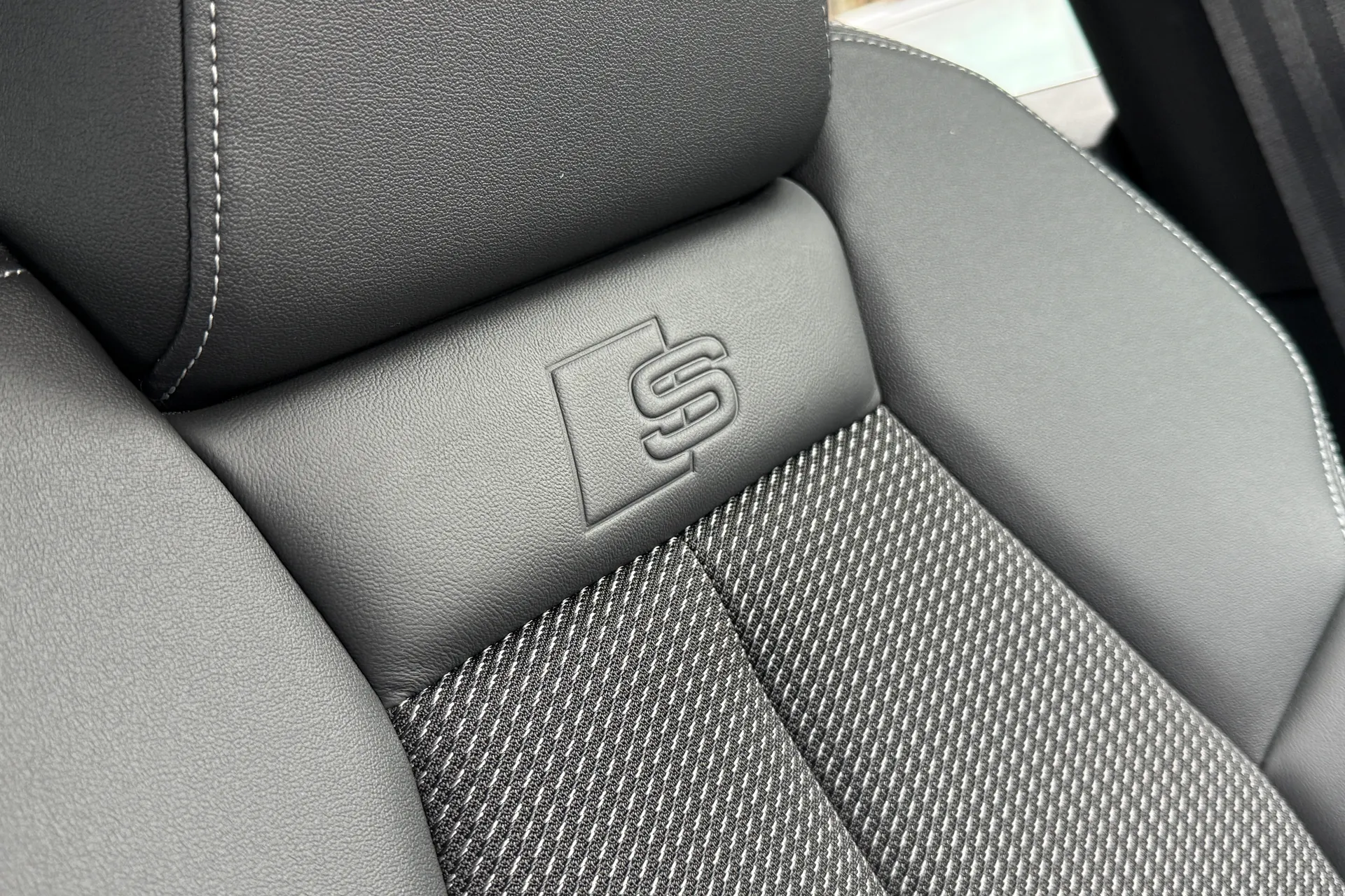 Audi Q4 thumbnail image number 31