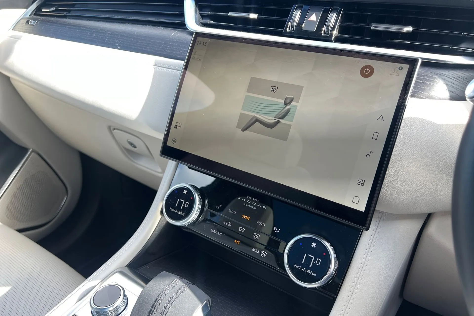 Jaguar F-PACE thumbnail image number 50