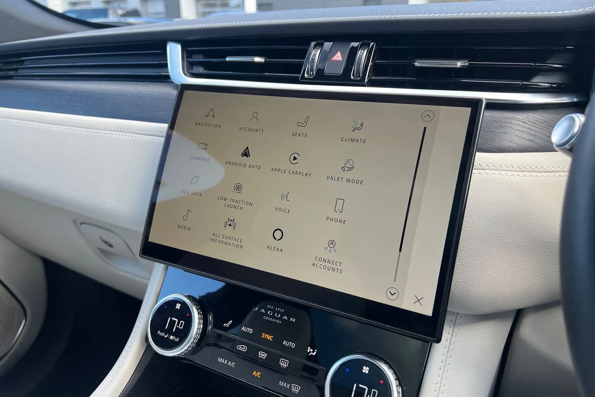 Jaguar F-PACE thumbnail image number 48