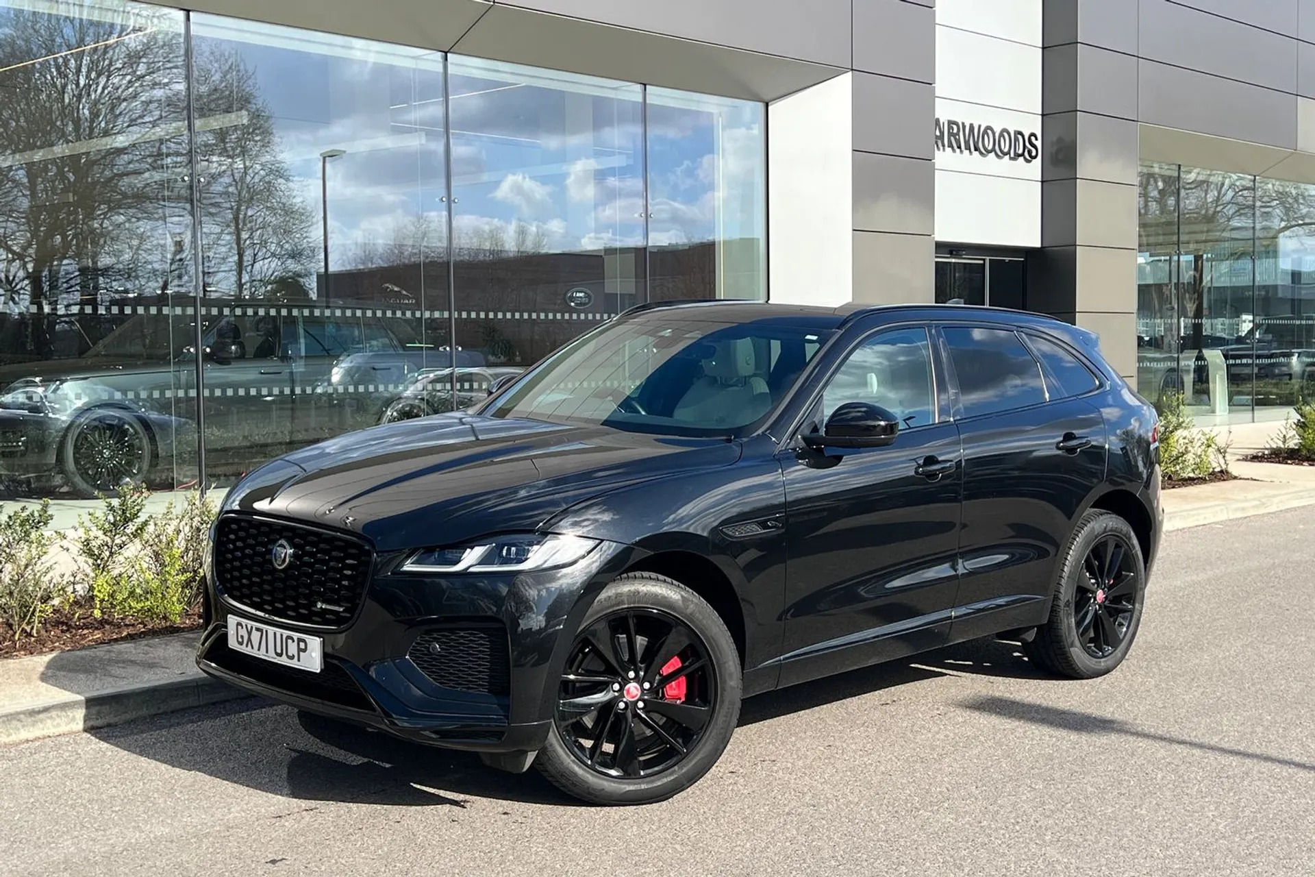 Jaguar F-PACE thumbnail image number 16