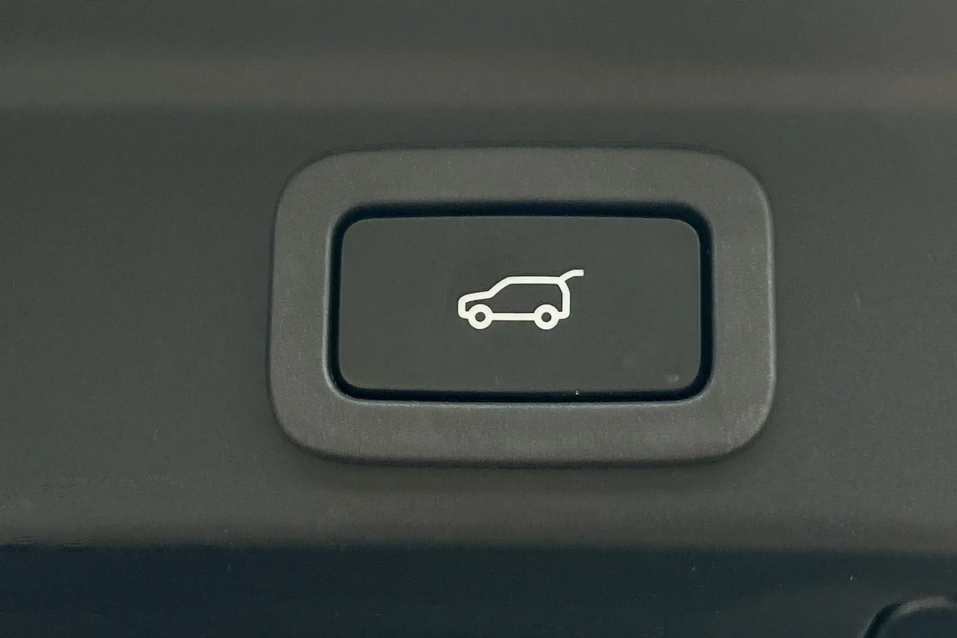 Jaguar F-PACE thumbnail image number 29