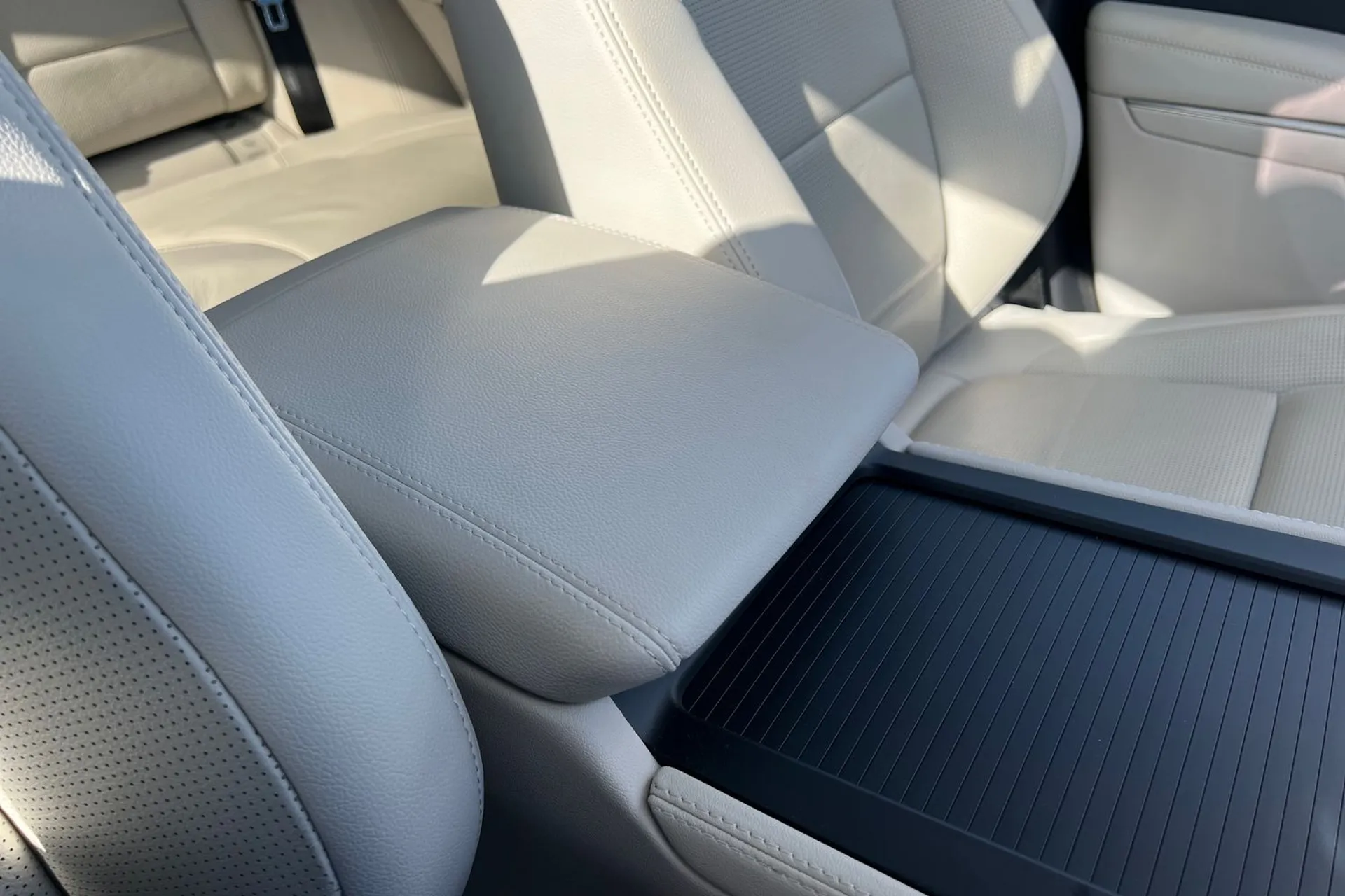 Jaguar F-PACE thumbnail image number 53