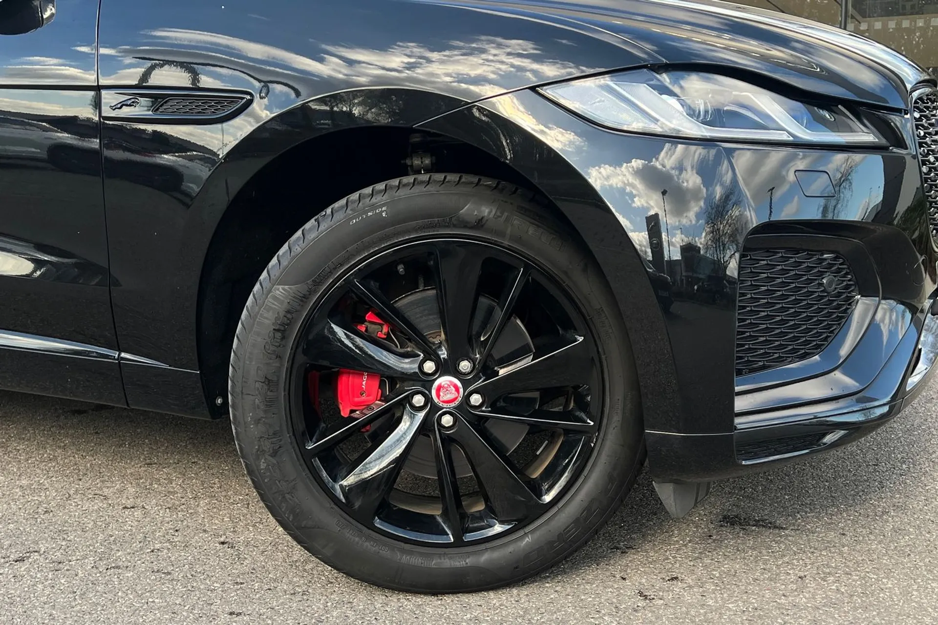 Jaguar F-PACE thumbnail image number 8