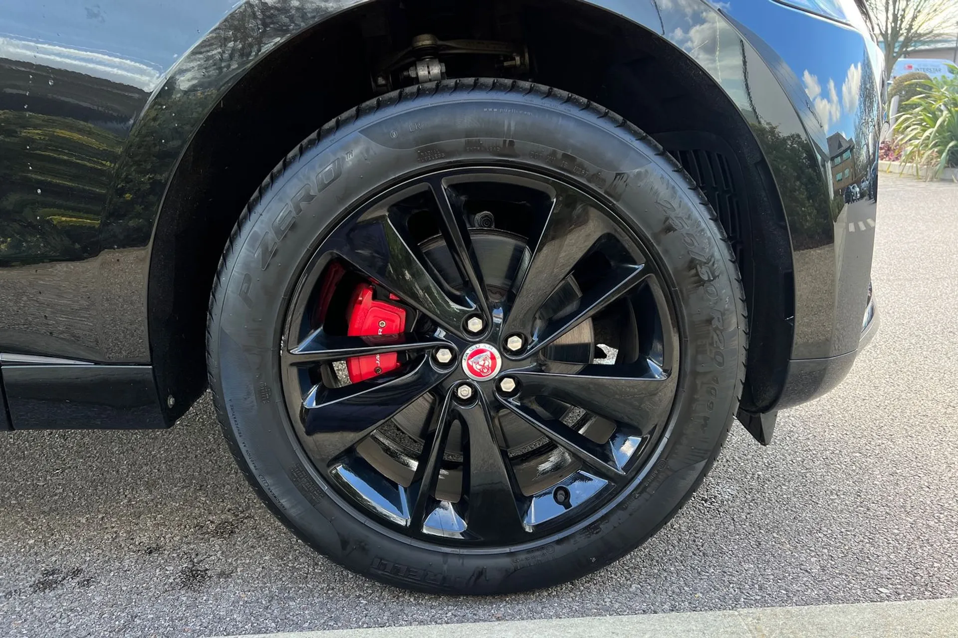 Jaguar F-PACE thumbnail image number 19