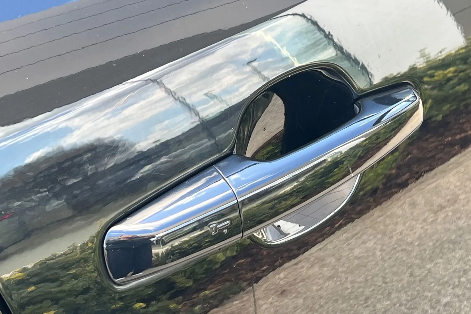 Jaguar F-PACE thumbnail image number 21