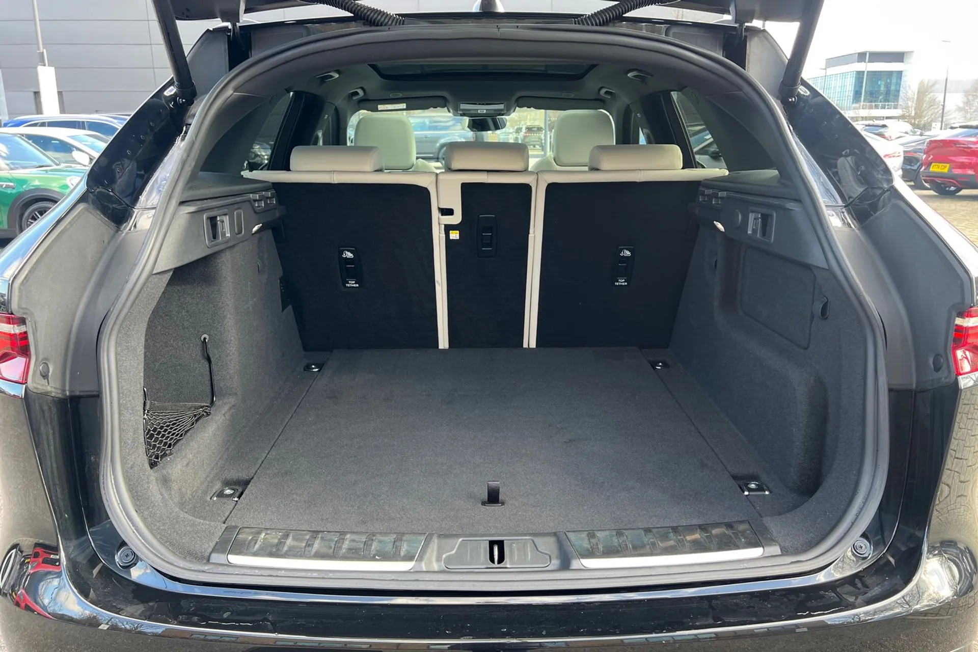 Jaguar F-PACE thumbnail image number 30