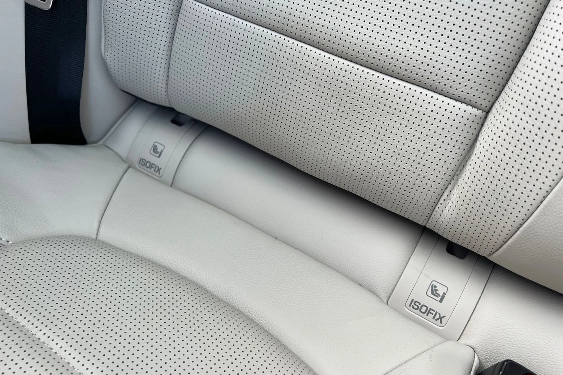 Jaguar F-PACE thumbnail image number 35