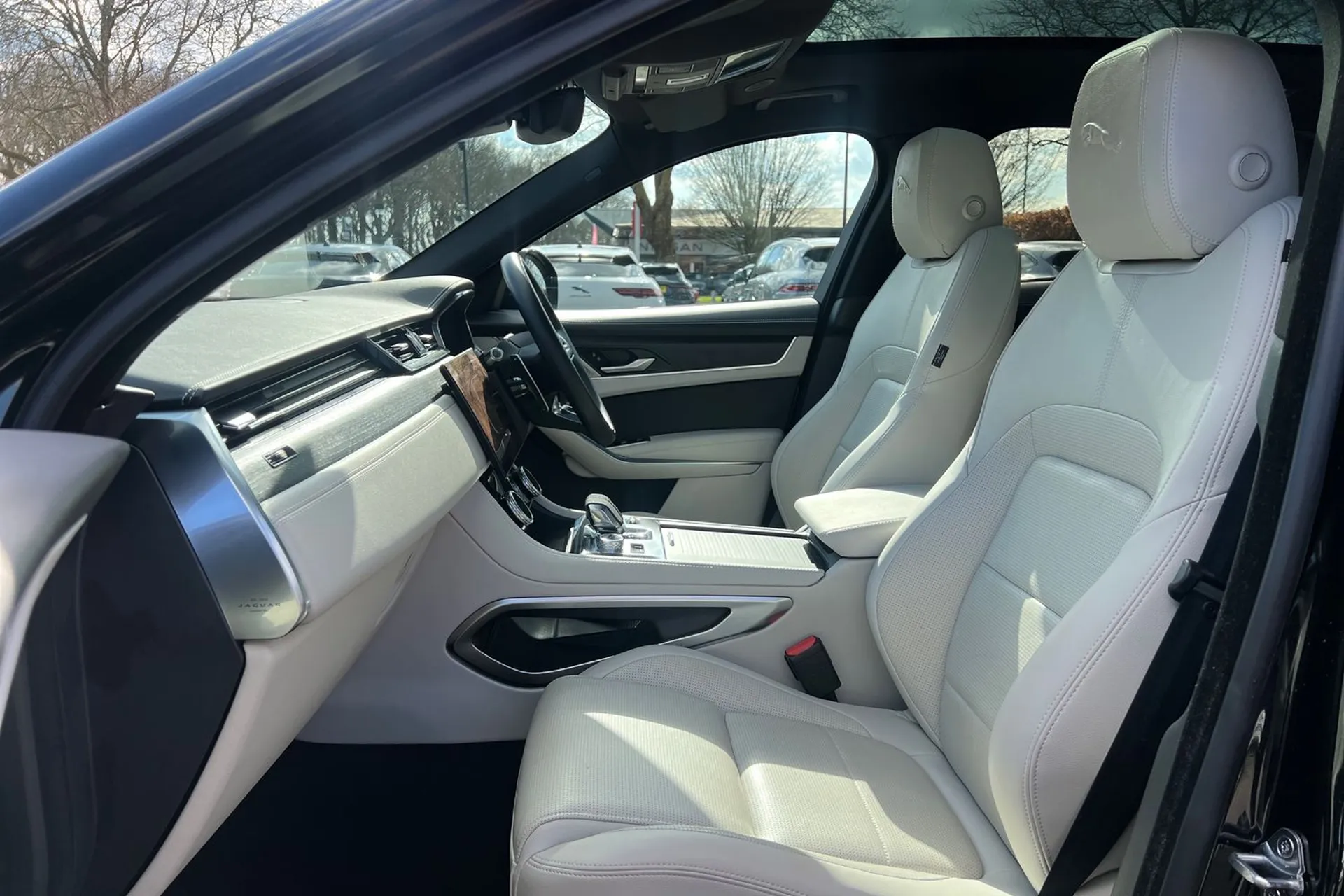 Jaguar F-PACE thumbnail image number 42
