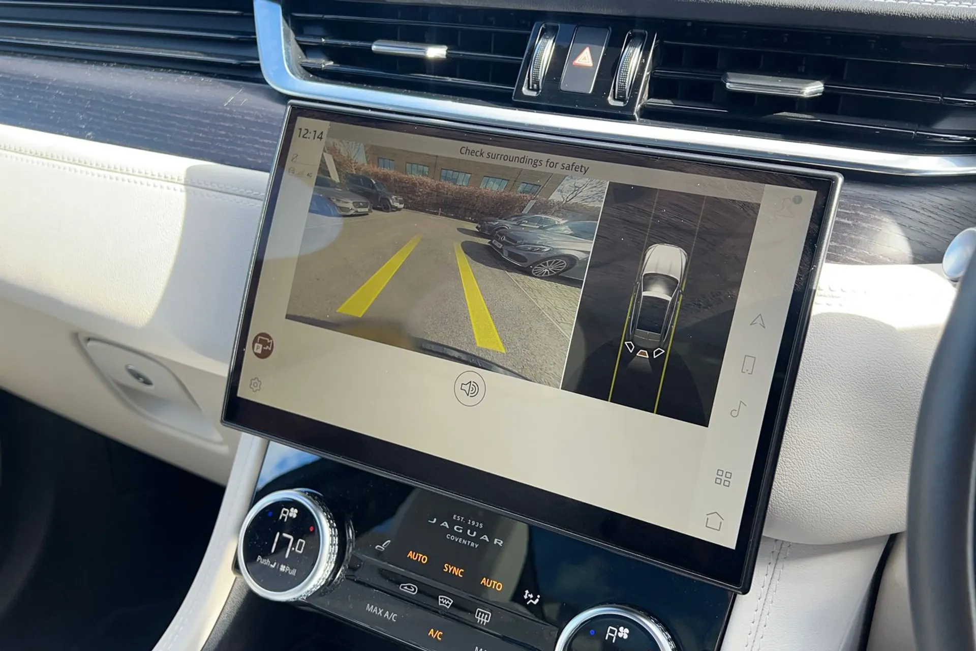 Jaguar F-PACE thumbnail image number 5