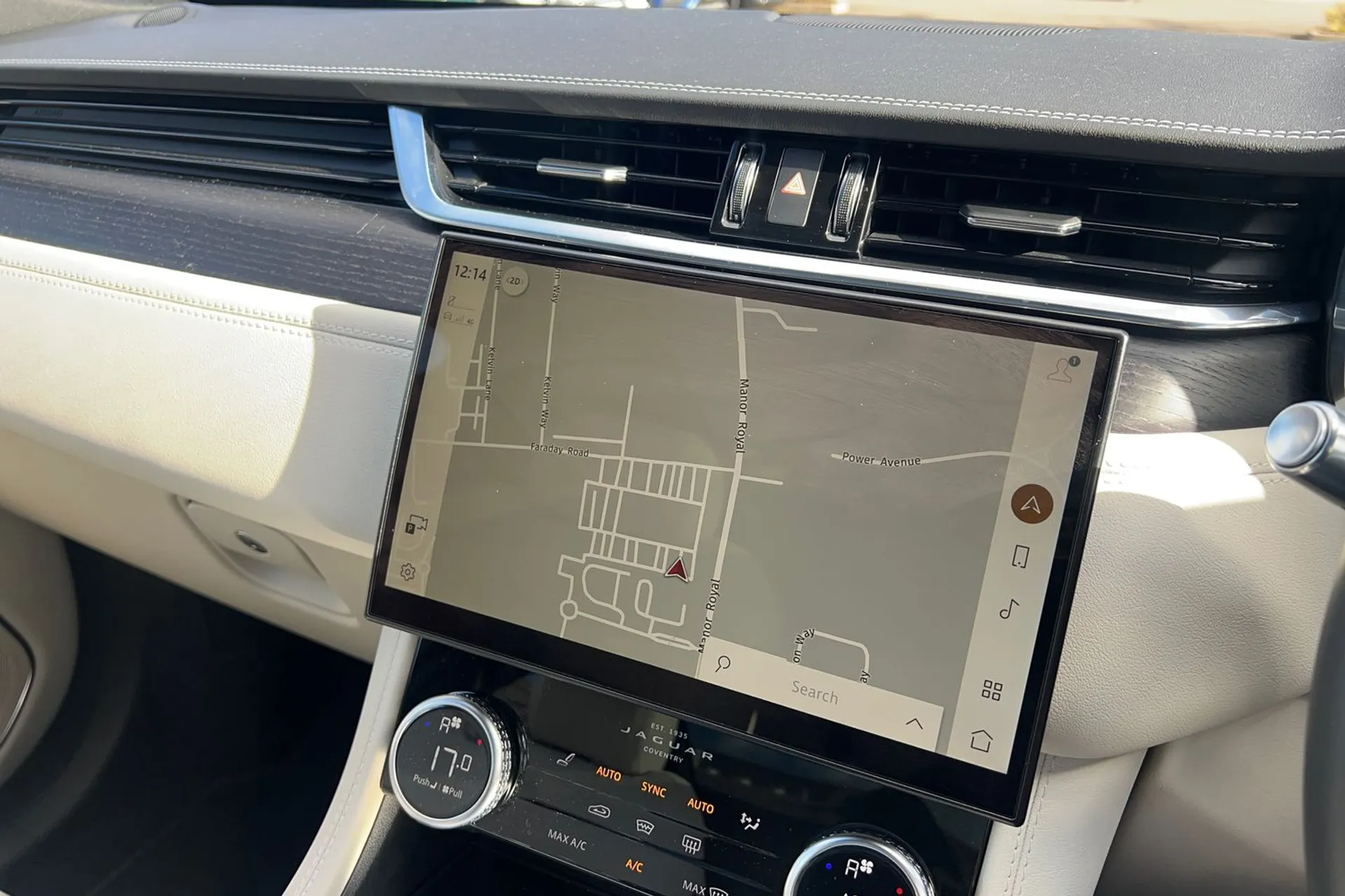 Jaguar F-PACE thumbnail image number 4
