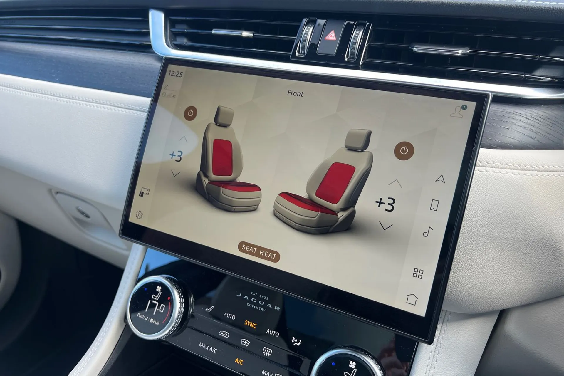 Jaguar F-PACE thumbnail image number 51