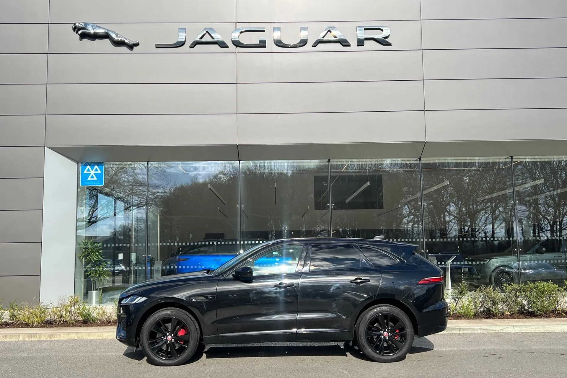 Jaguar F-PACE thumbnail image number 7