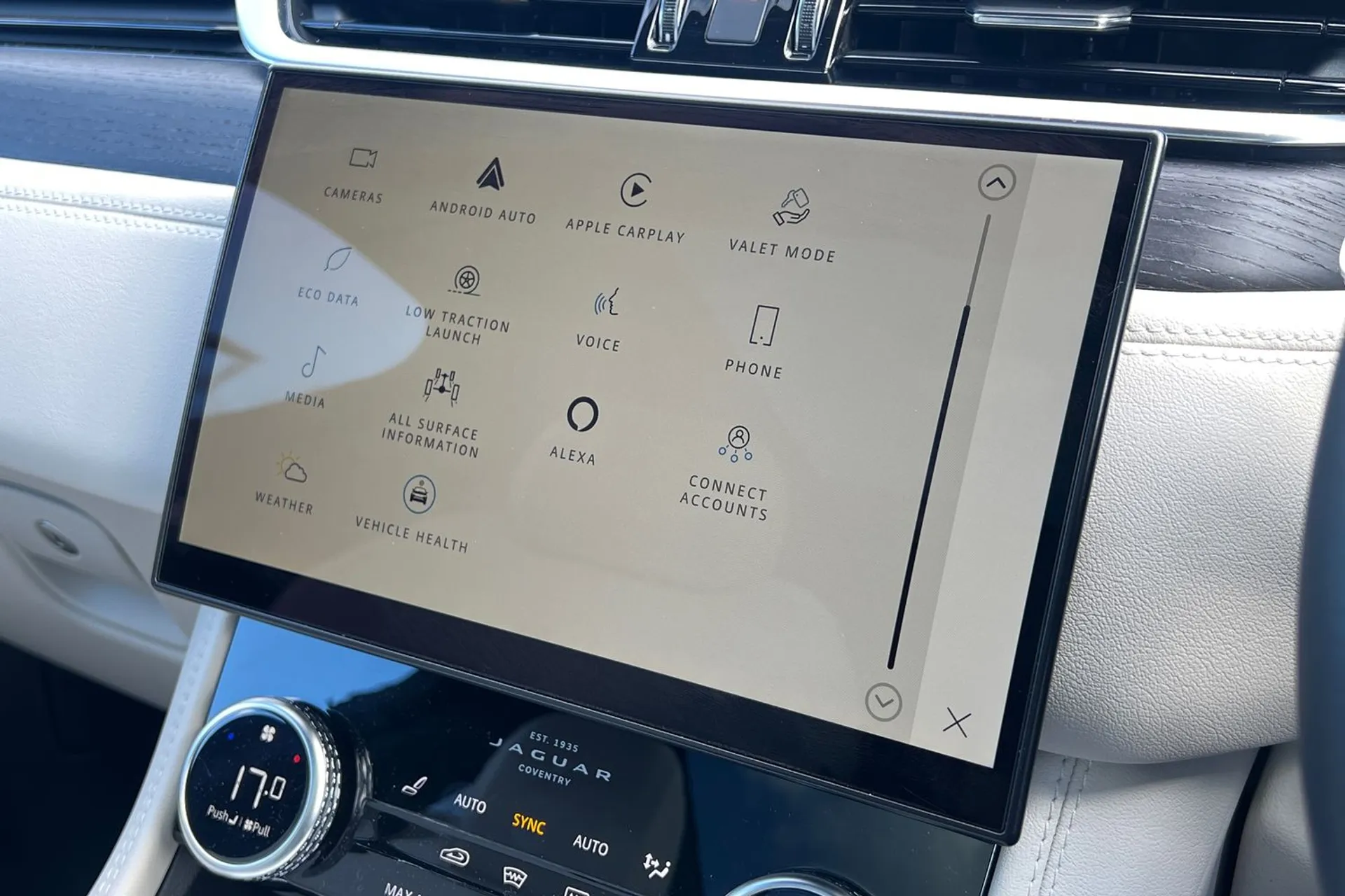 Jaguar F-PACE thumbnail image number 49