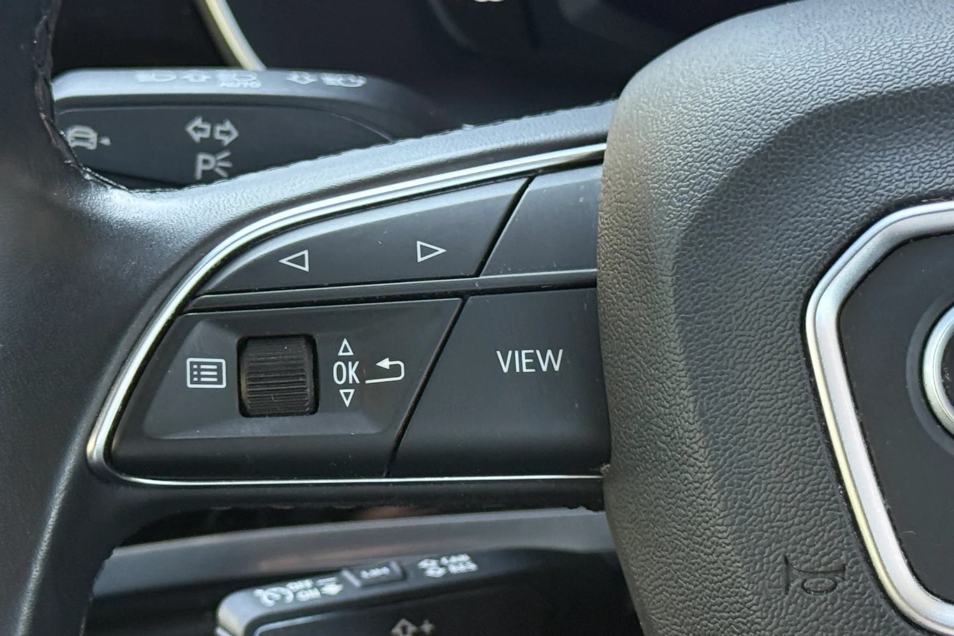 Audi Q3 thumbnail image number 11
