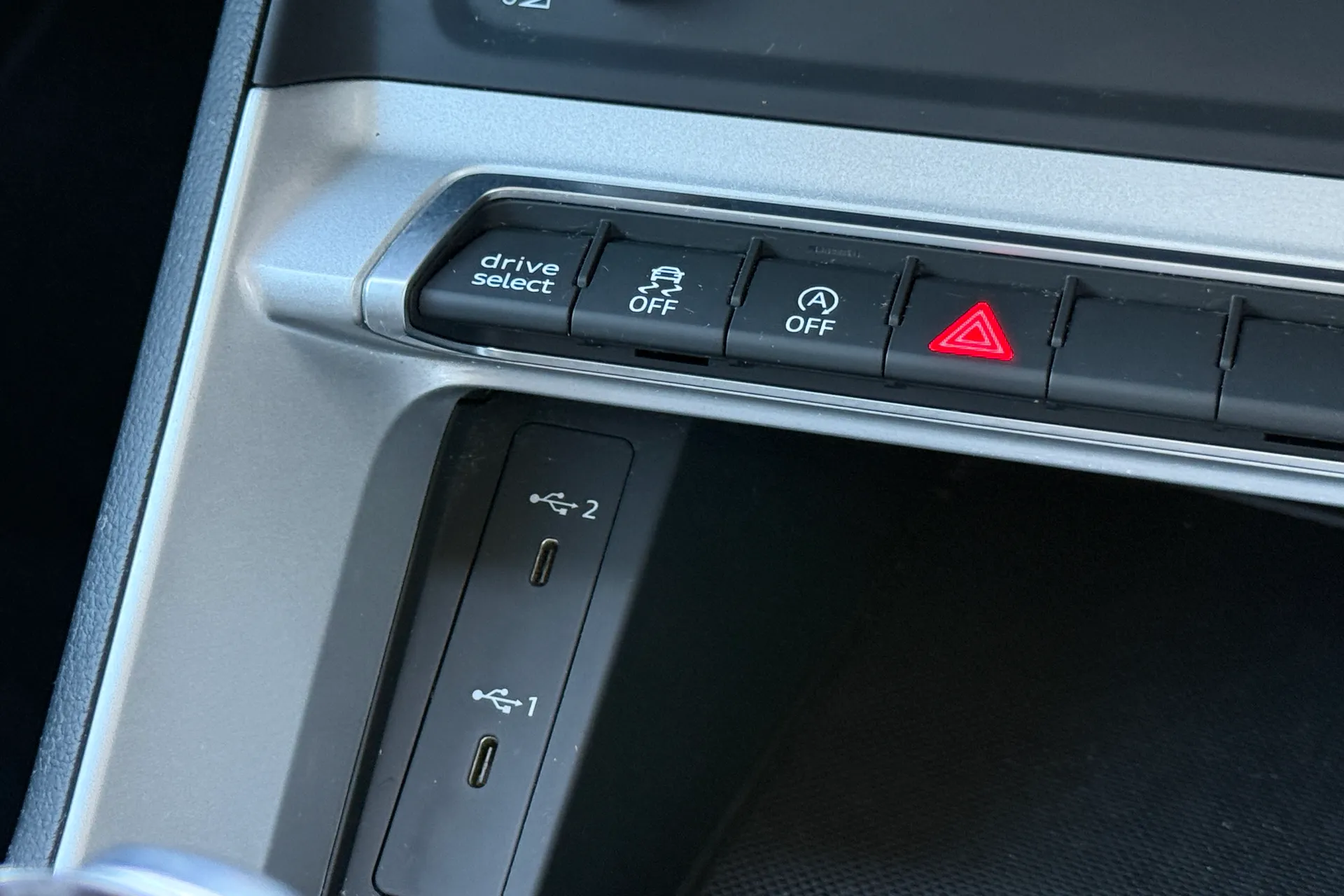 Audi Q3 thumbnail image number 20
