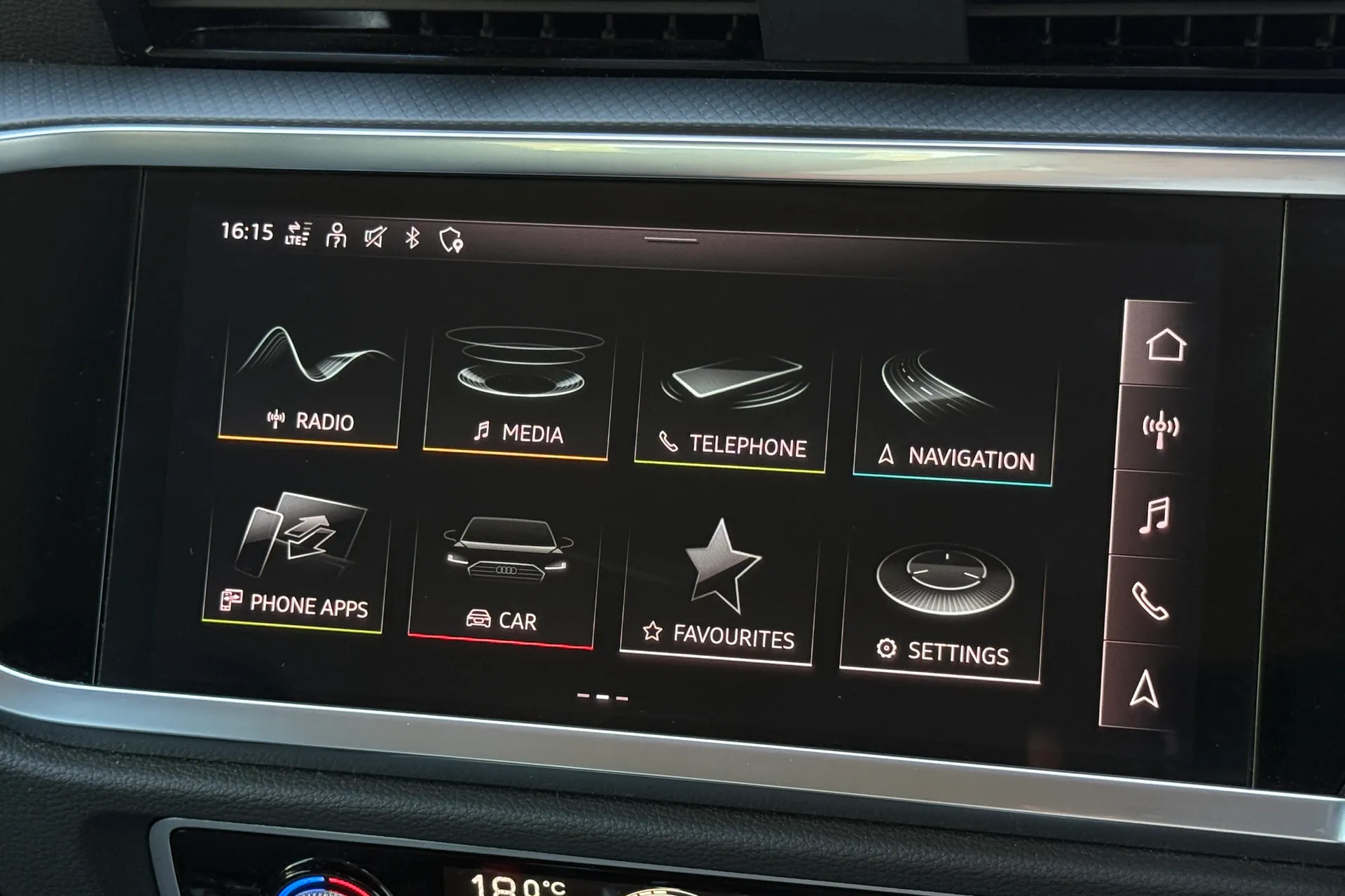 Audi Q3 thumbnail image number 16