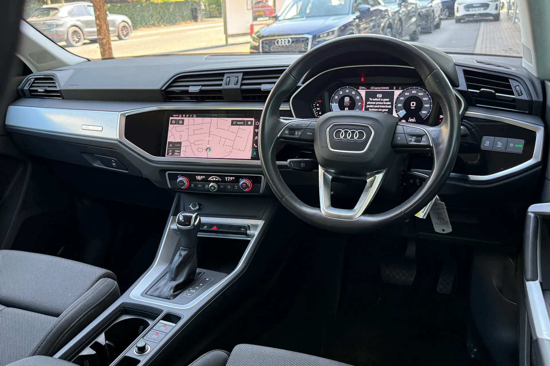 Audi Q3 thumbnail image number 33