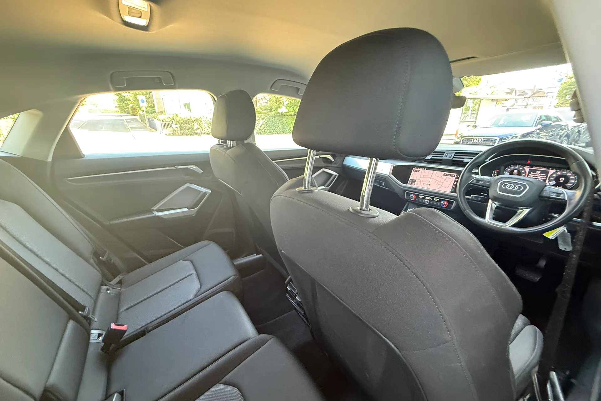 Audi Q3 thumbnail image number 35