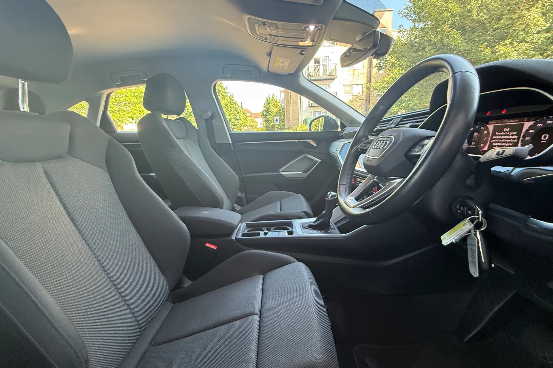 Audi Q3 thumbnail image number 30