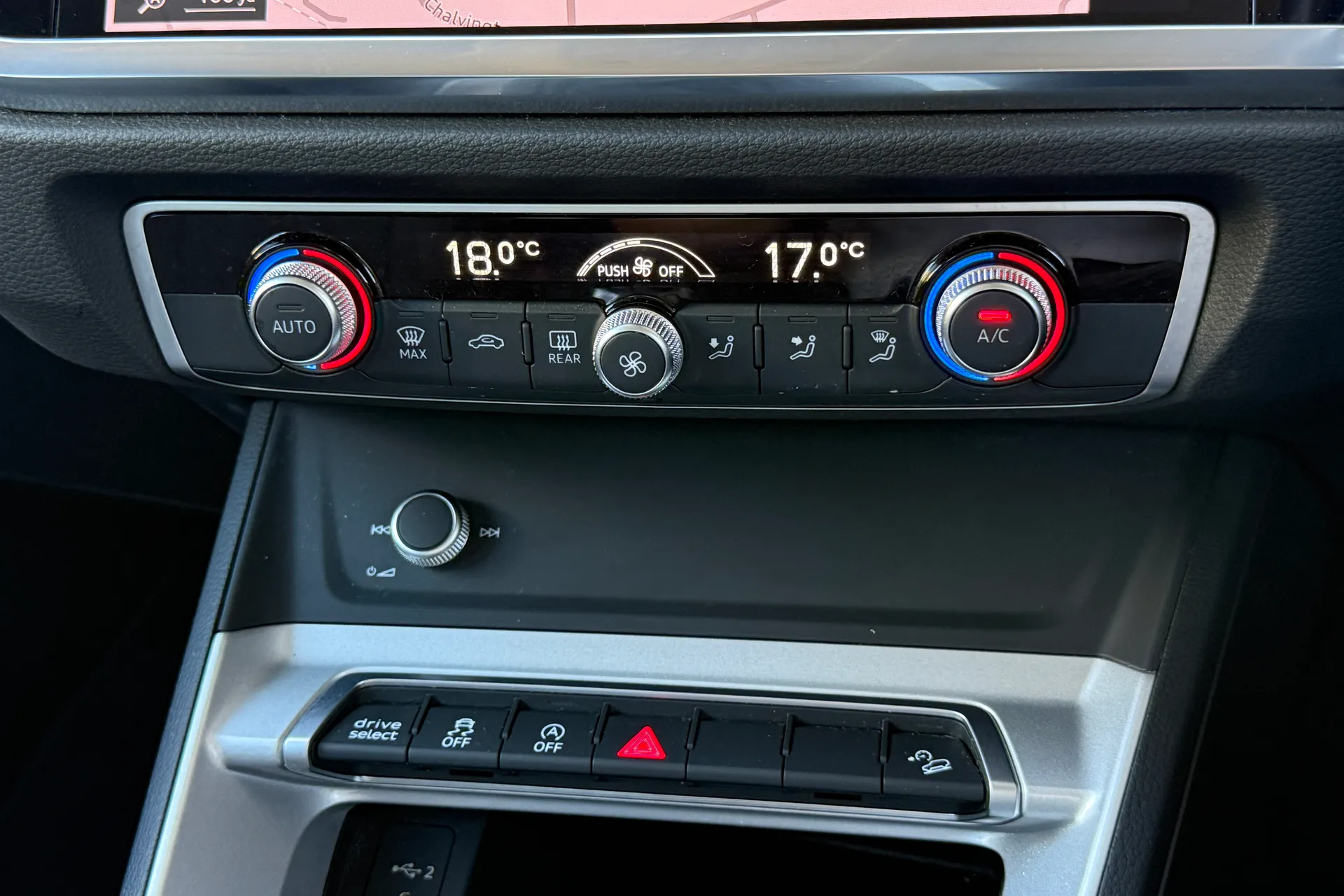 Audi Q3 thumbnail image number 19