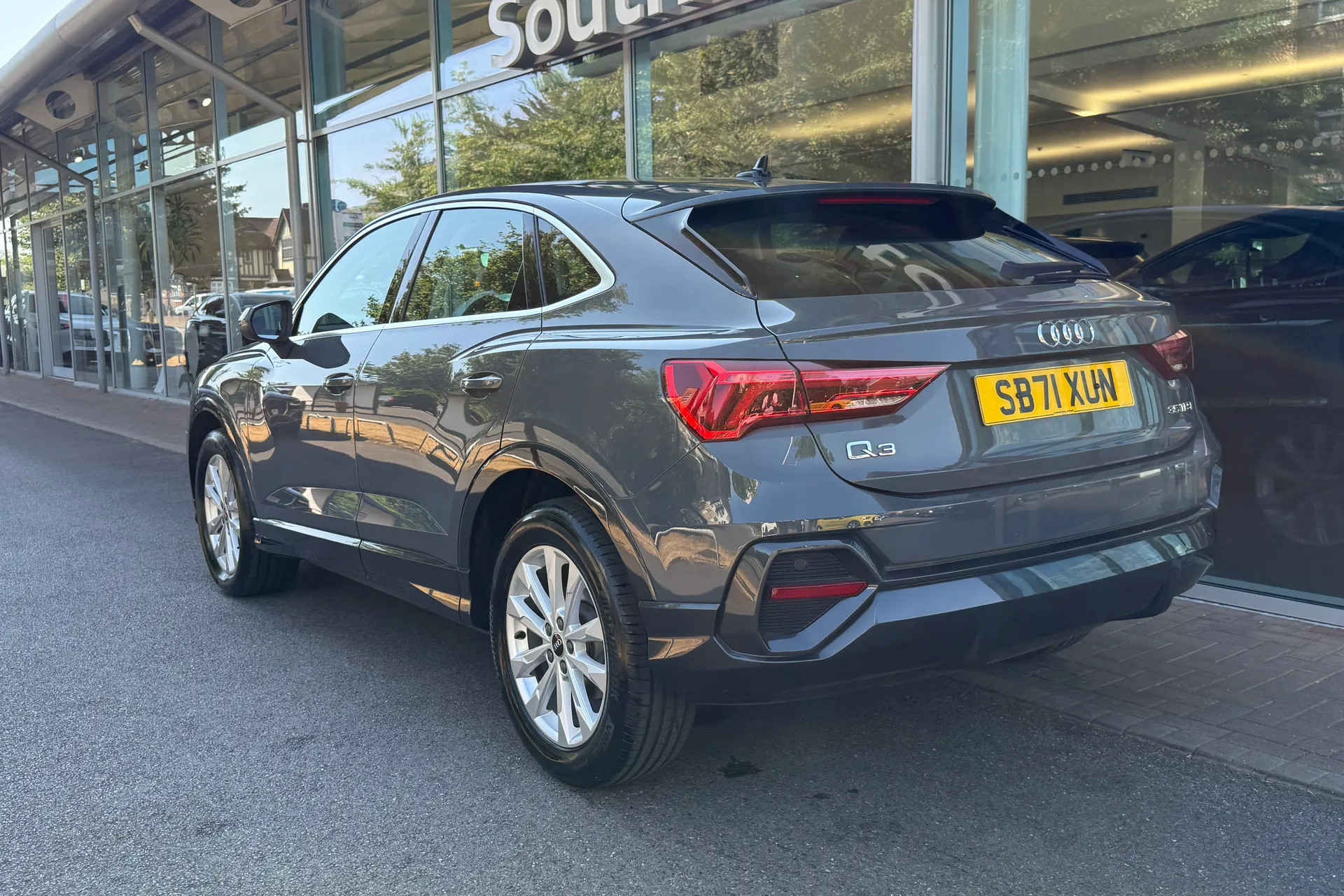 Audi Q3 thumbnail image number 3