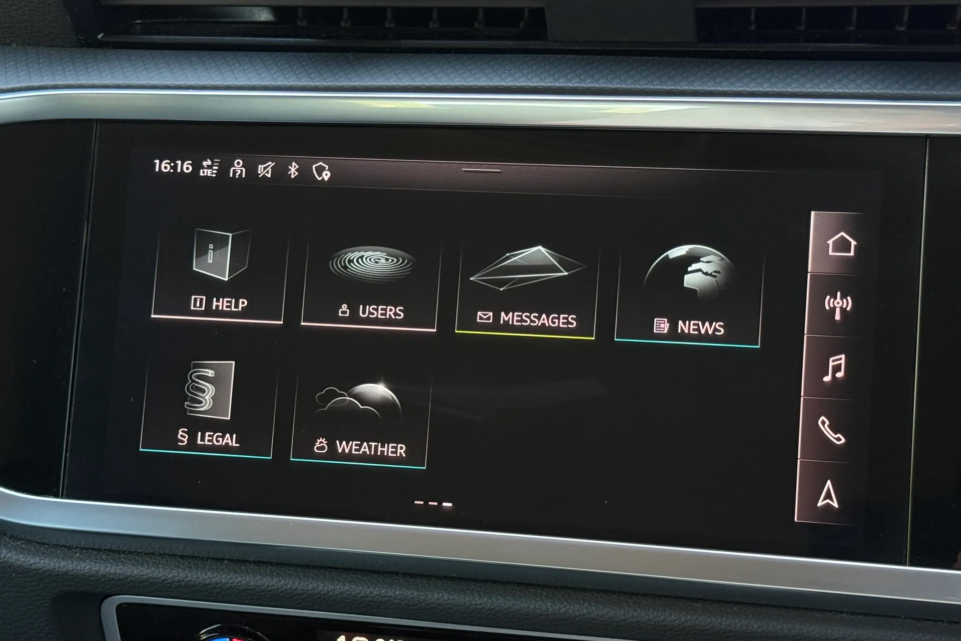 Audi Q3 thumbnail image number 17