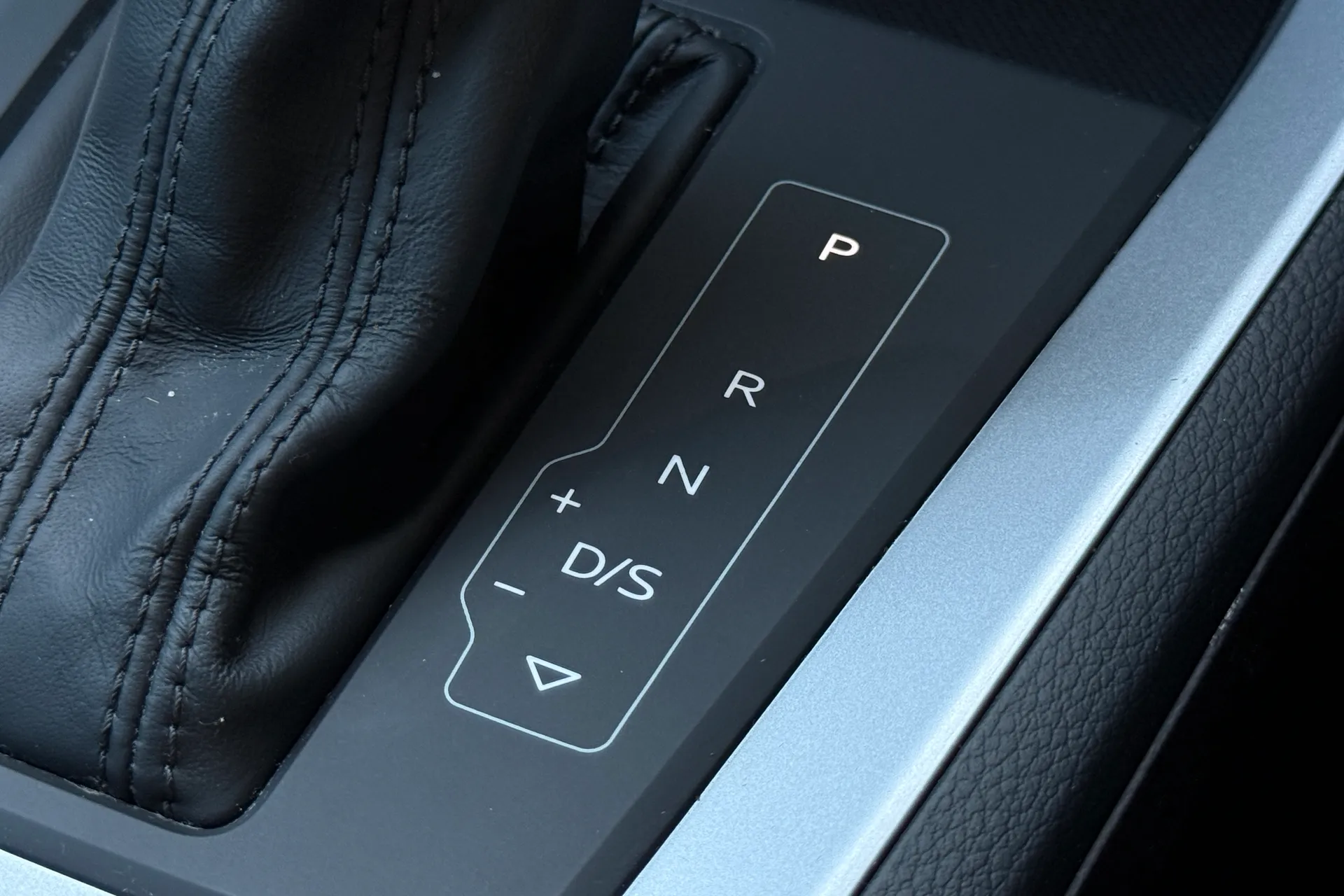Audi Q3 thumbnail image number 24