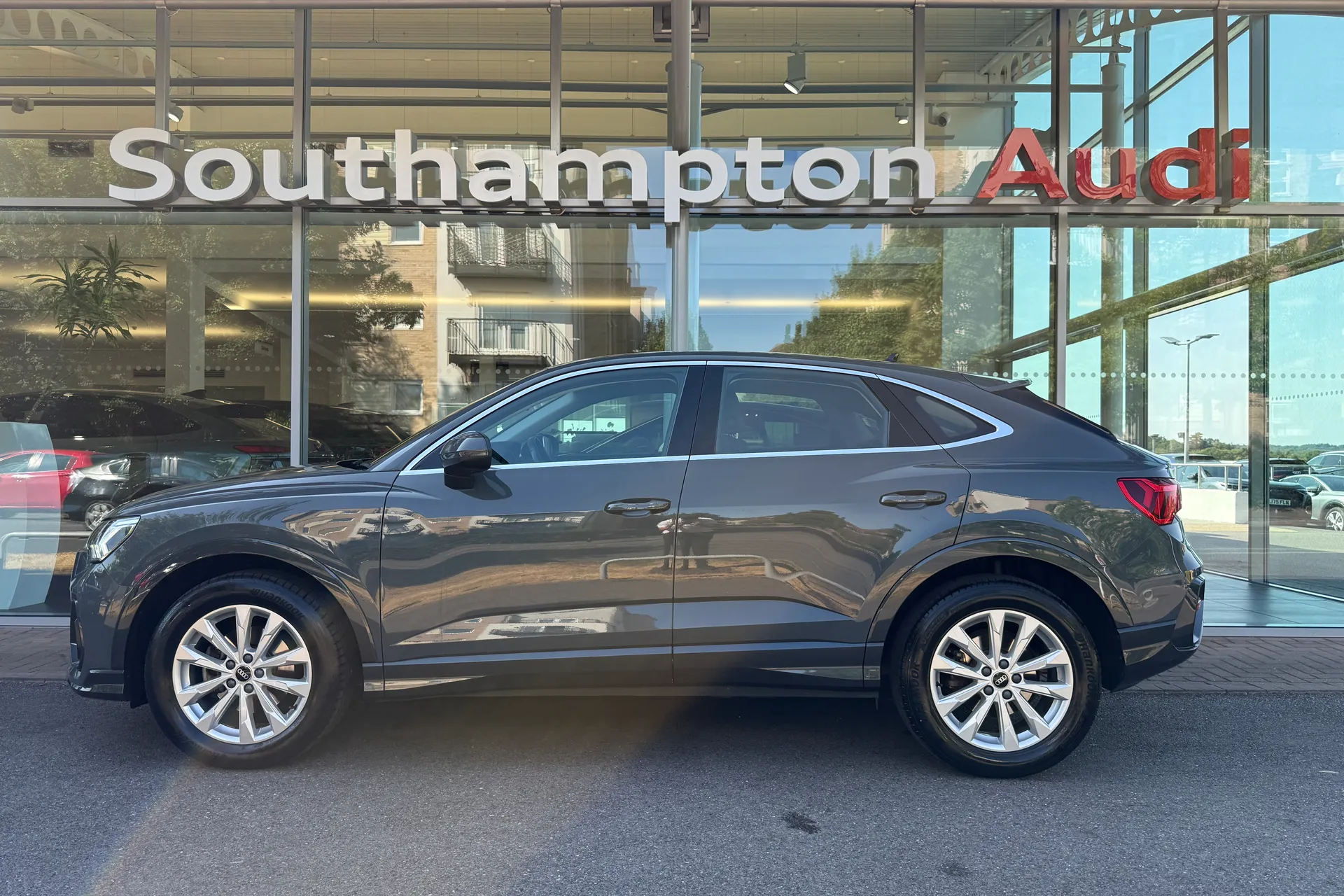 Audi Q3 thumbnail image number 44